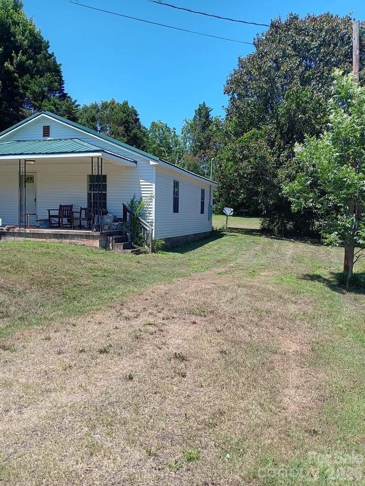 303 Lily Street Property Photo 3