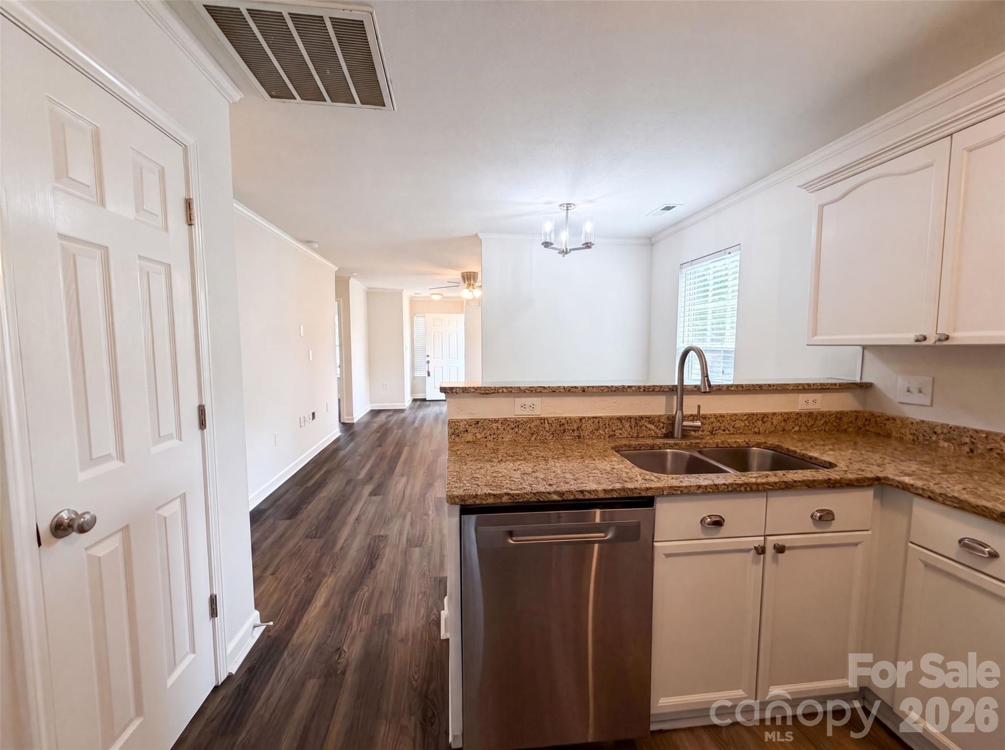 946 Olde Towne Way Property Photo 8