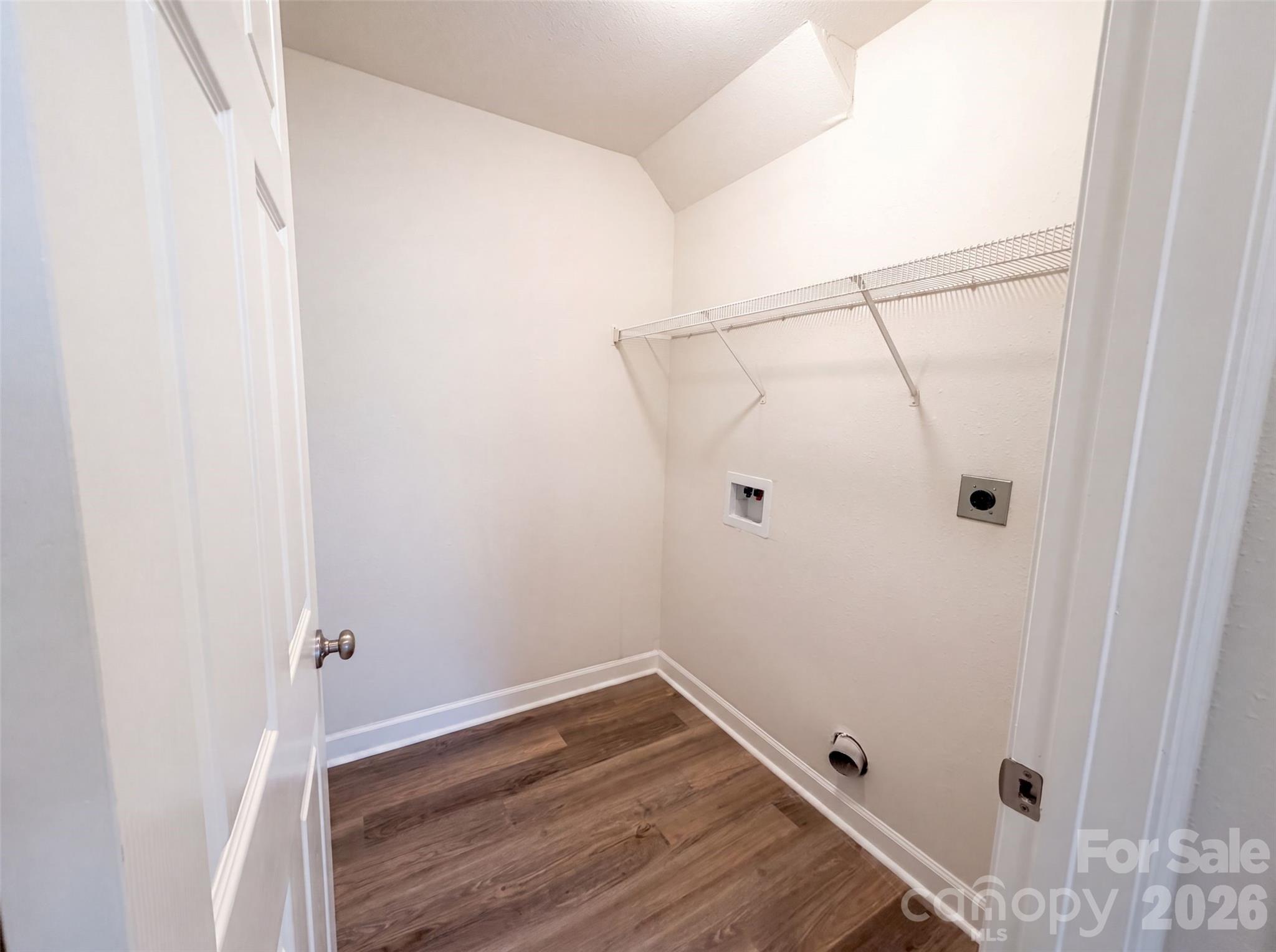 946 Olde Towne Way Property Photo 14