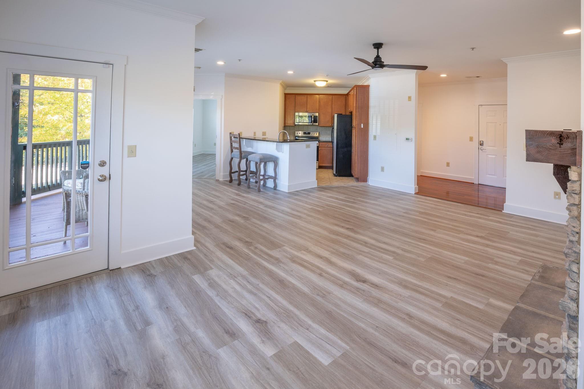 9 Kenilworth Knoll 207 Property Photo 4