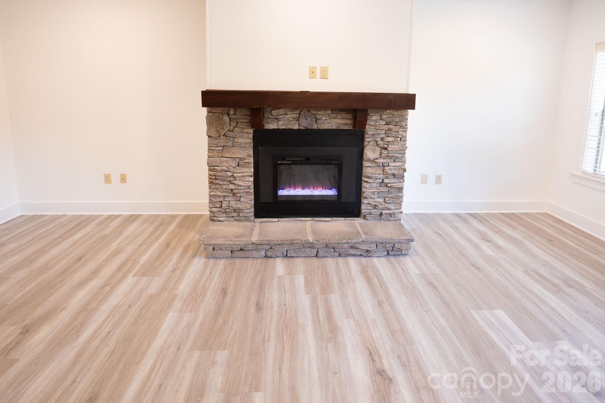 9 Kenilworth Knoll 207 Property Photo 6