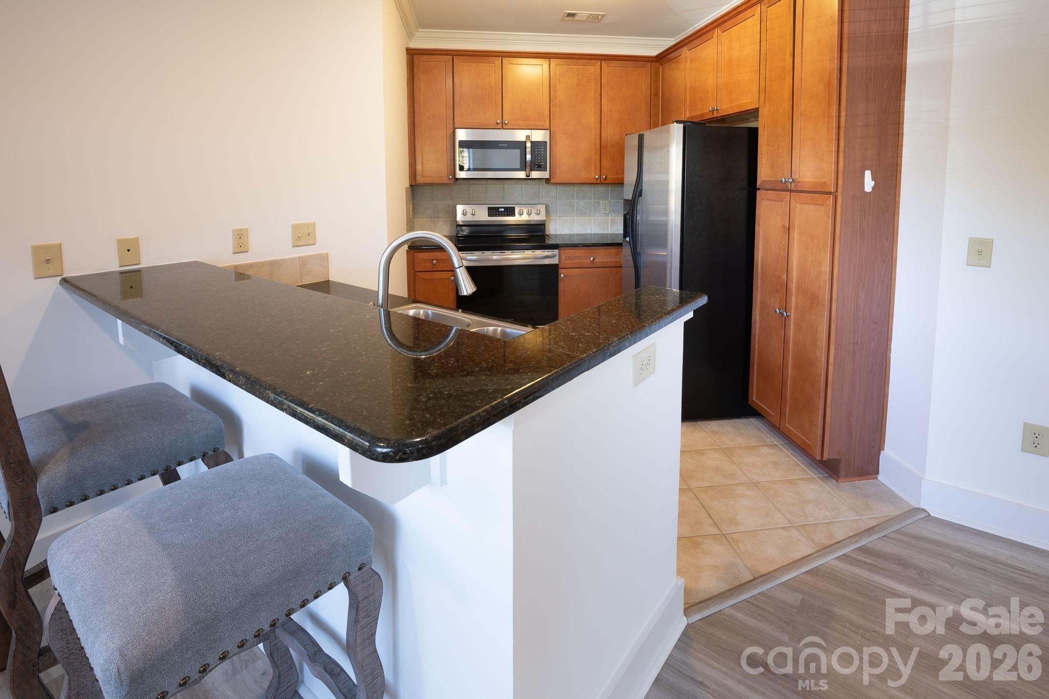 9 Kenilworth Knoll 207 Property Photo 7