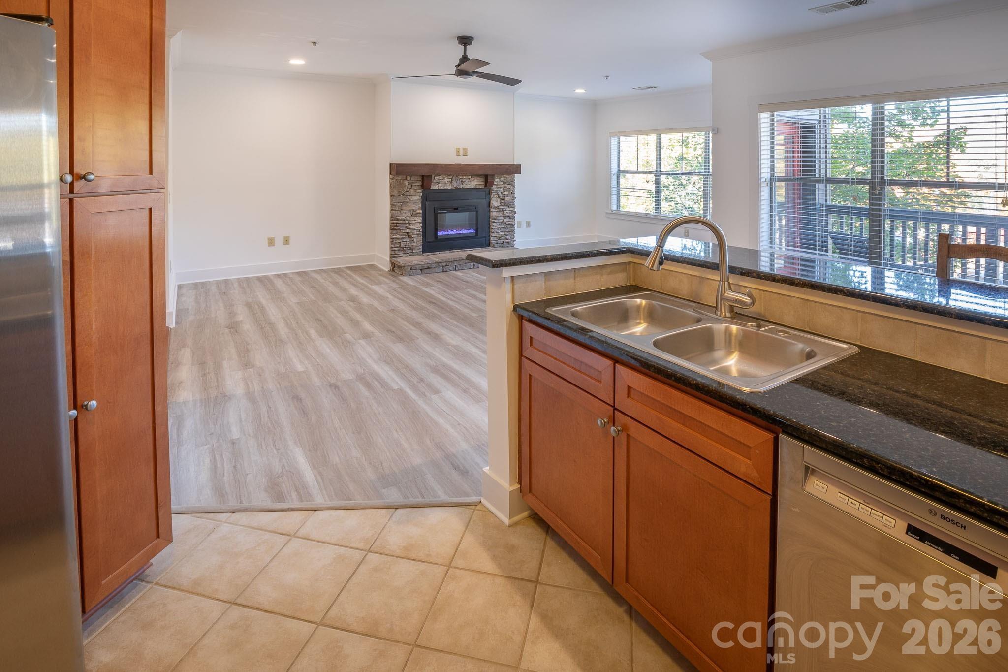 9 Kenilworth Knoll 207 Property Photo 8