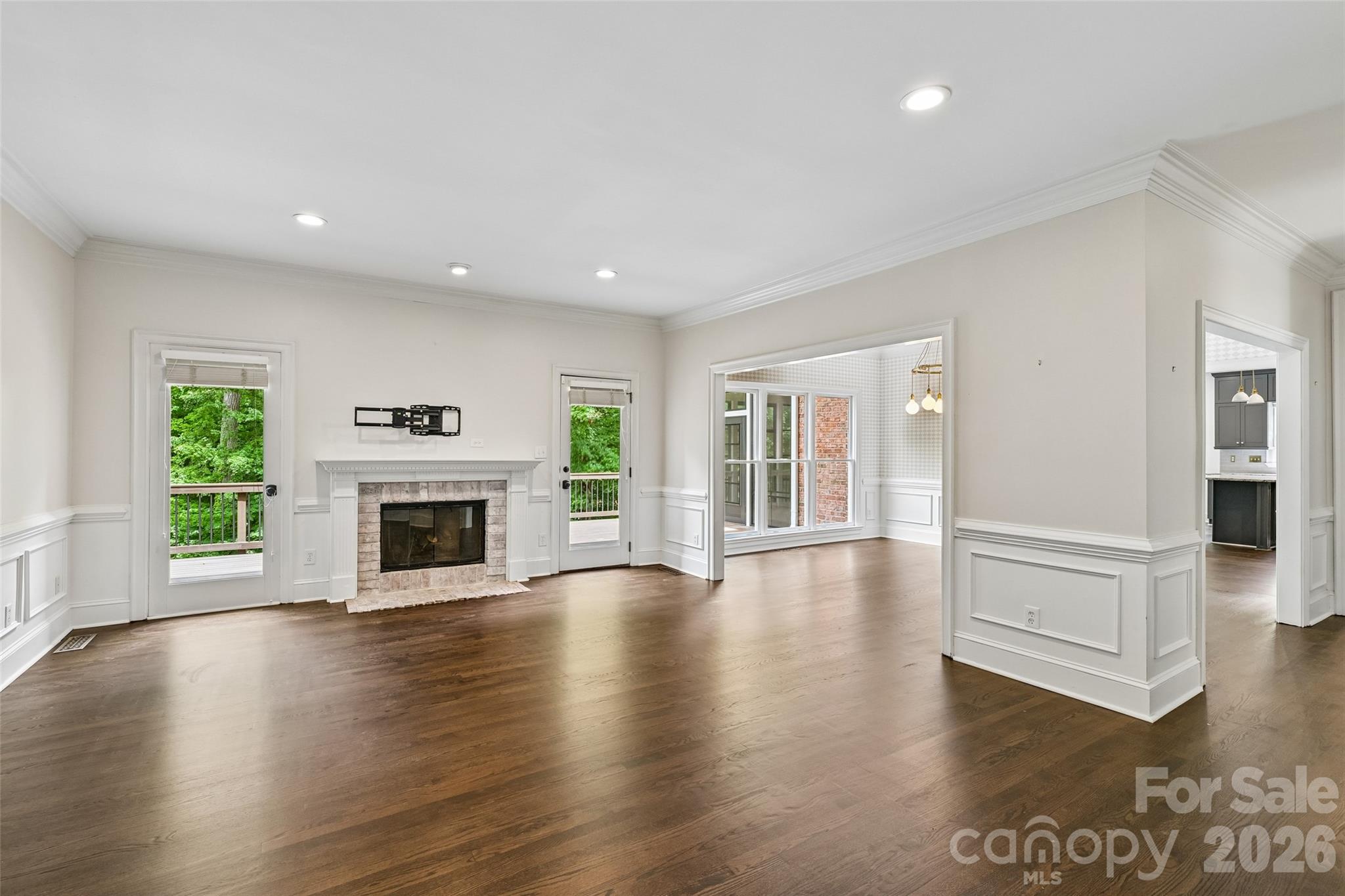 5609 Camilla Drive Property Photo 3