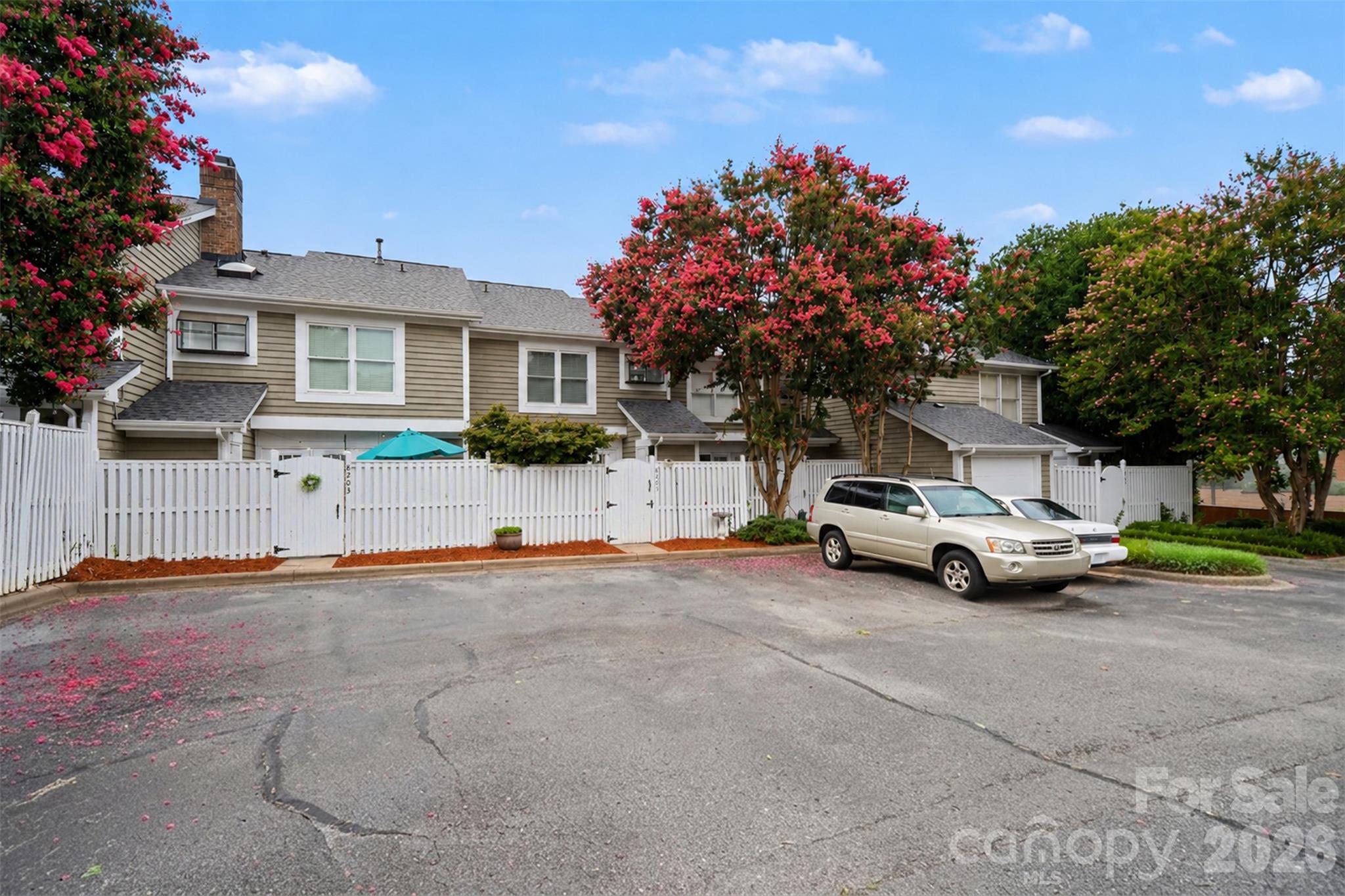 8205 Tradd Court Property Photo 27