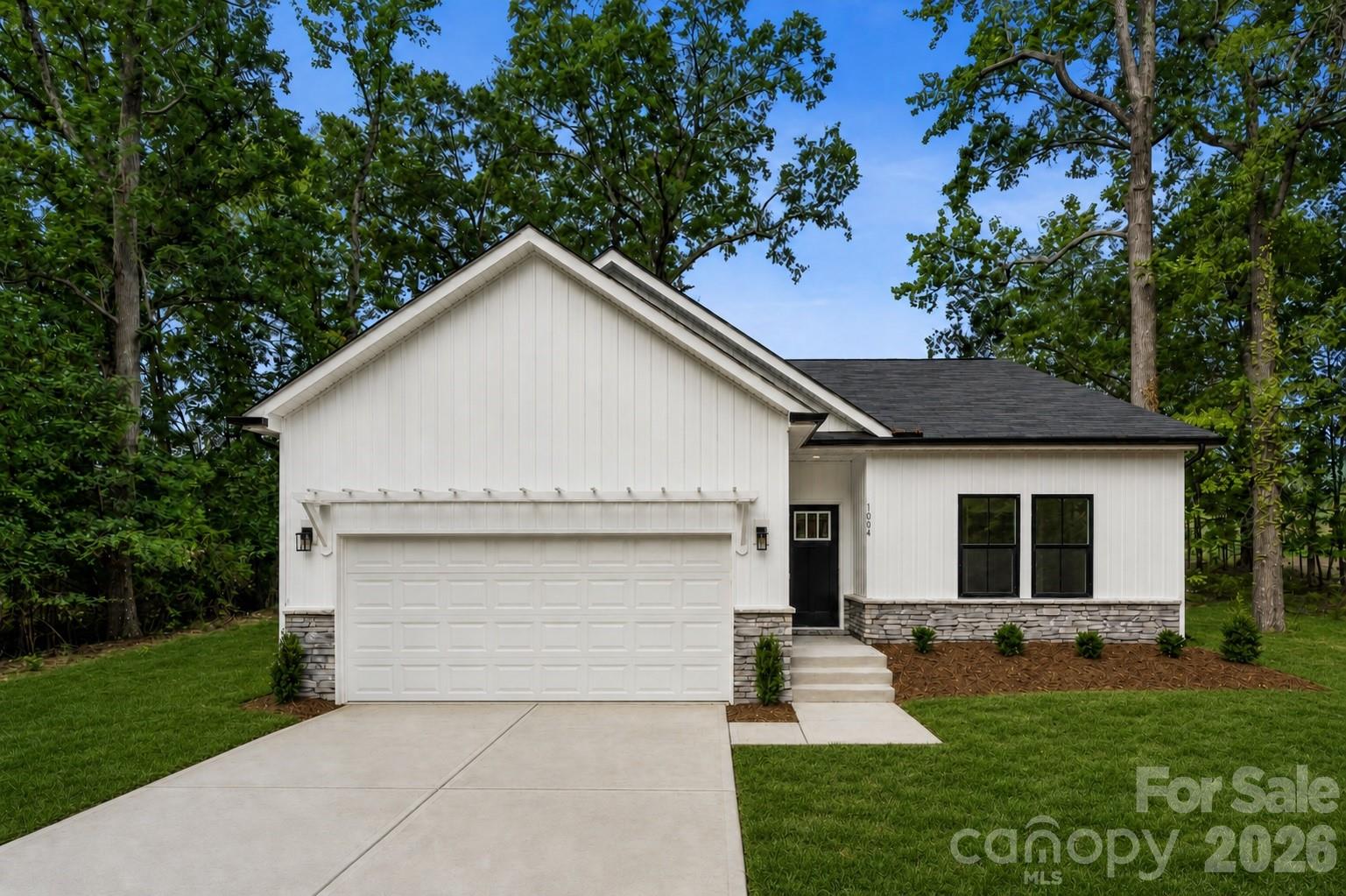 1004 Oak Hill Drive Property Photo 1