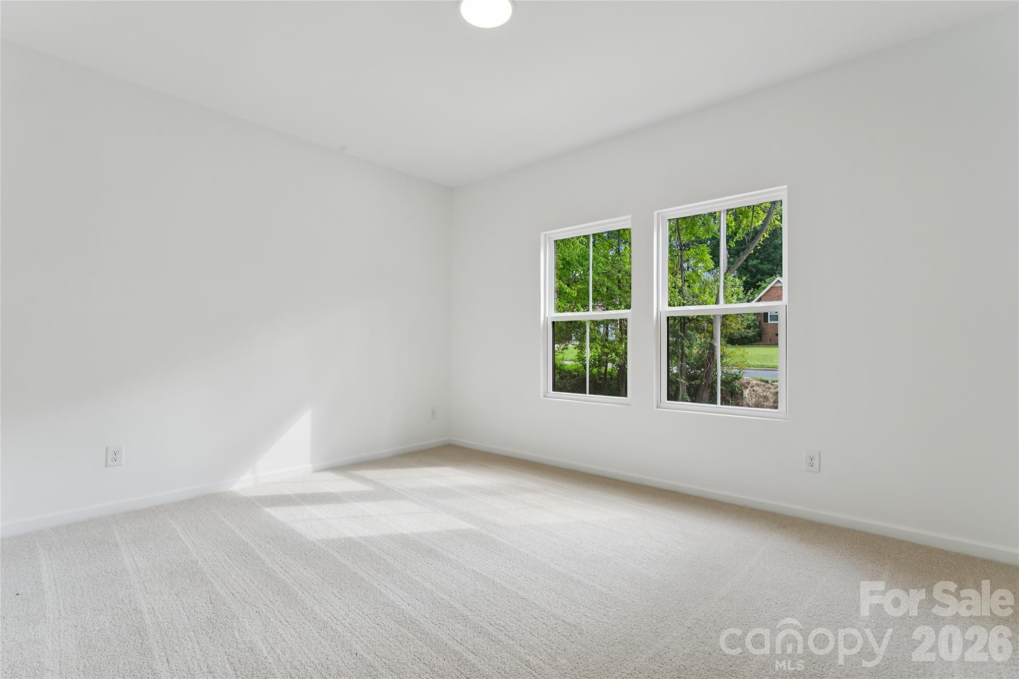 1004 Oak Hill Drive Property Photo 4