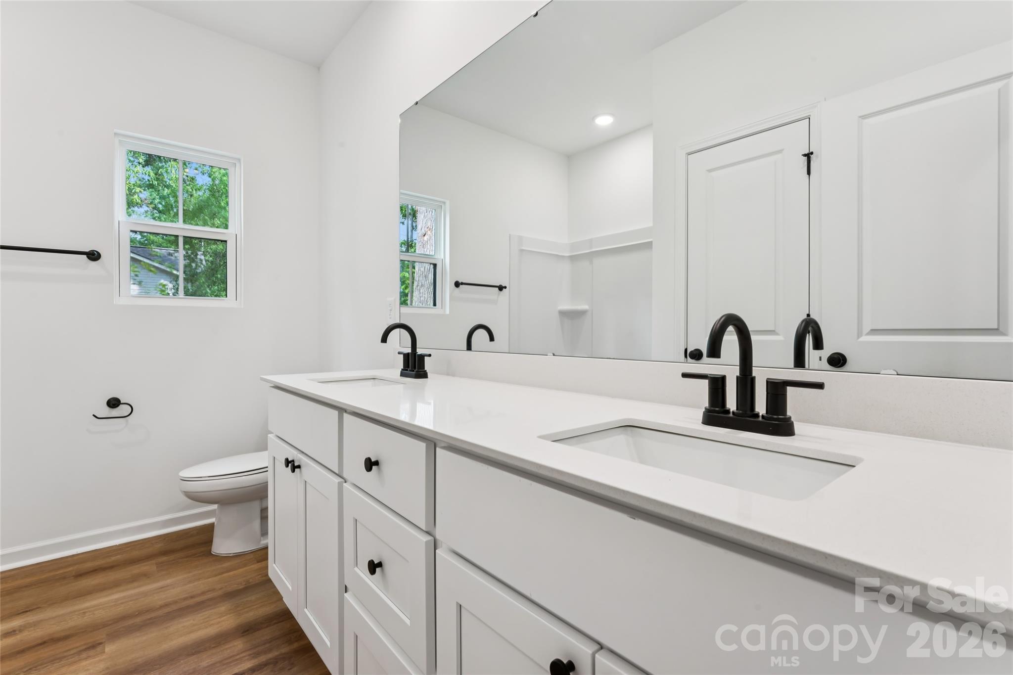 1004 Oak Hill Drive Property Photo 6
