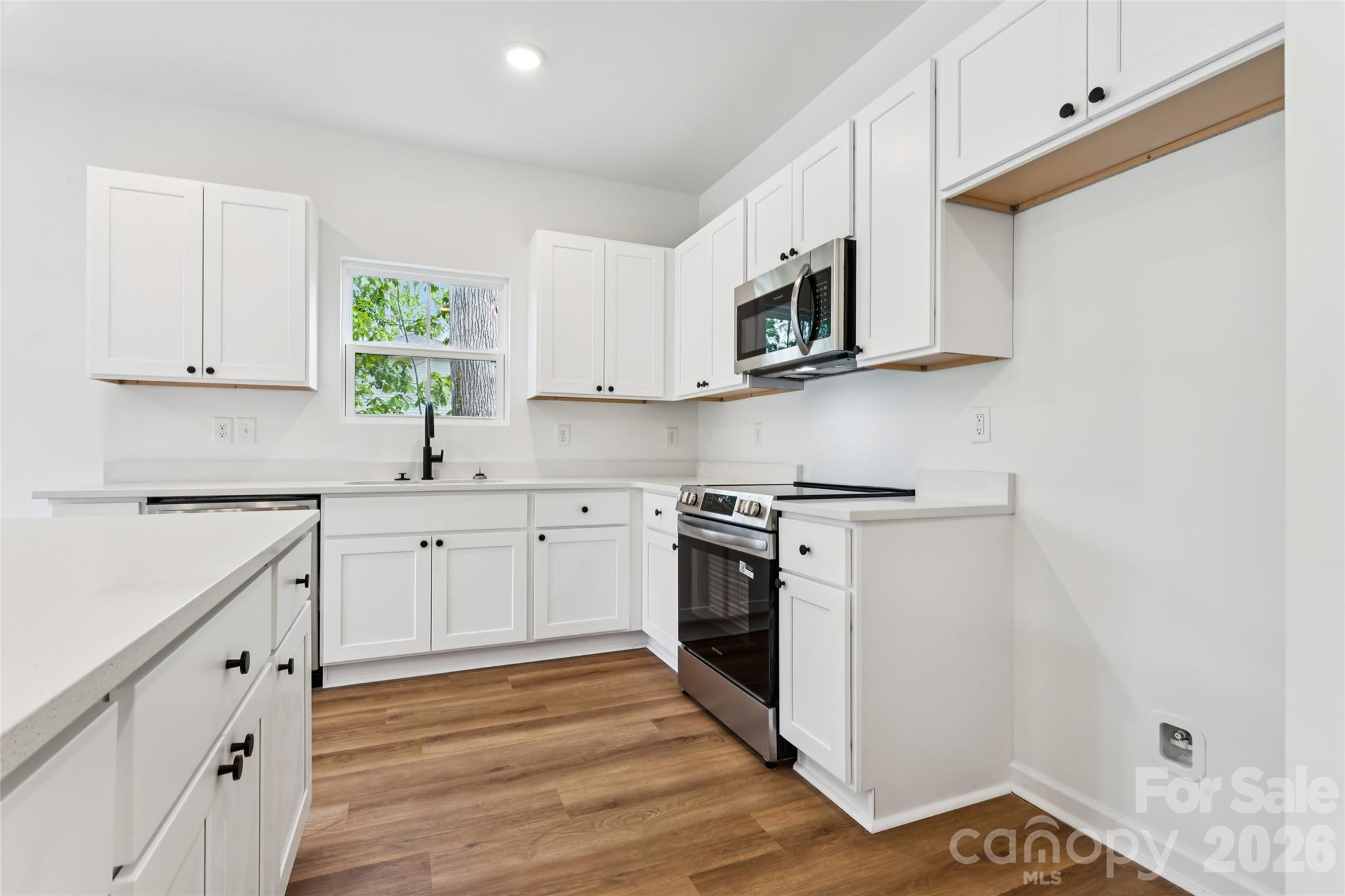 1004 Oak Hill Drive Property Photo 12