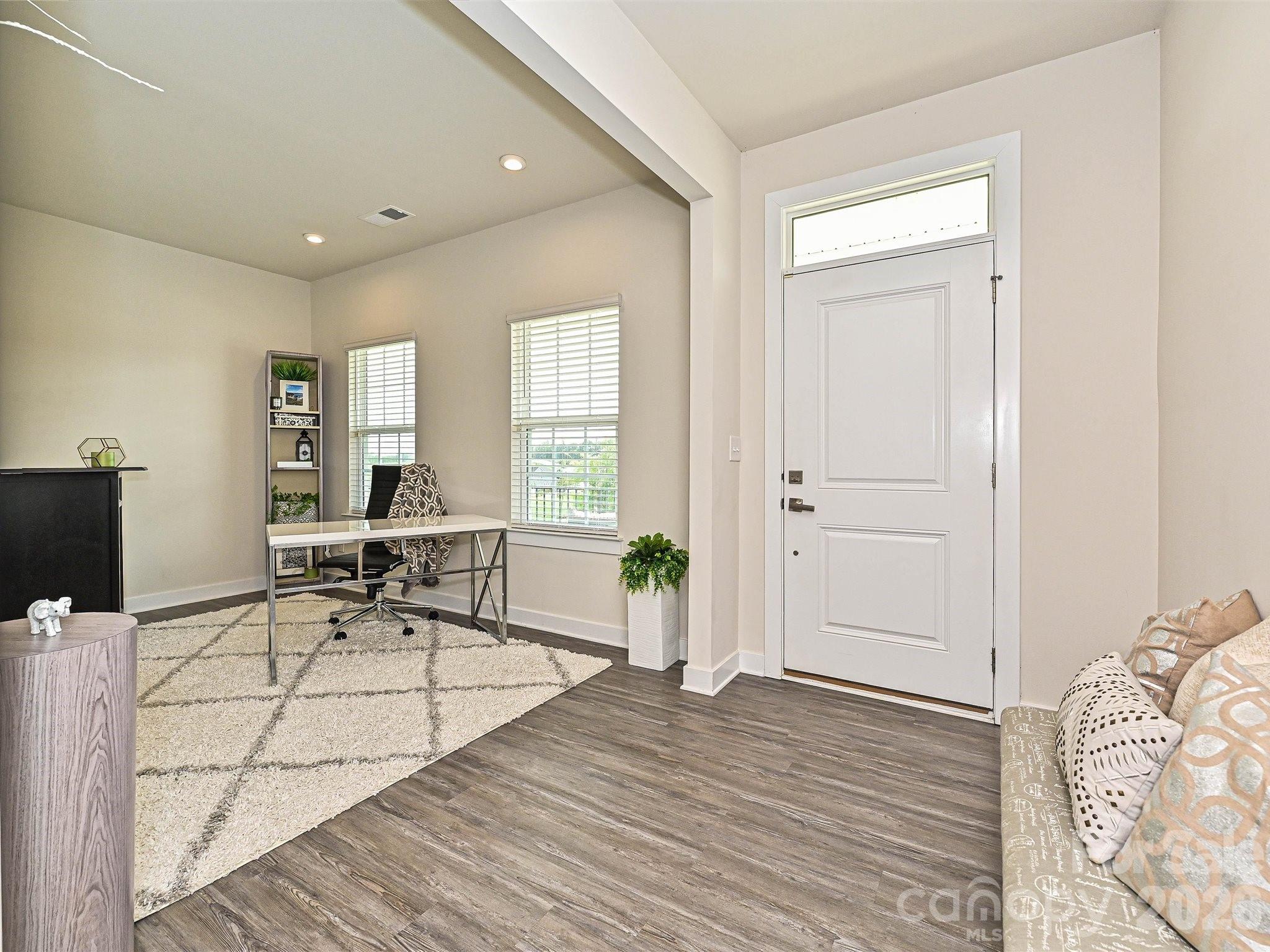 10016 Bowtie Lane Property Photo 4