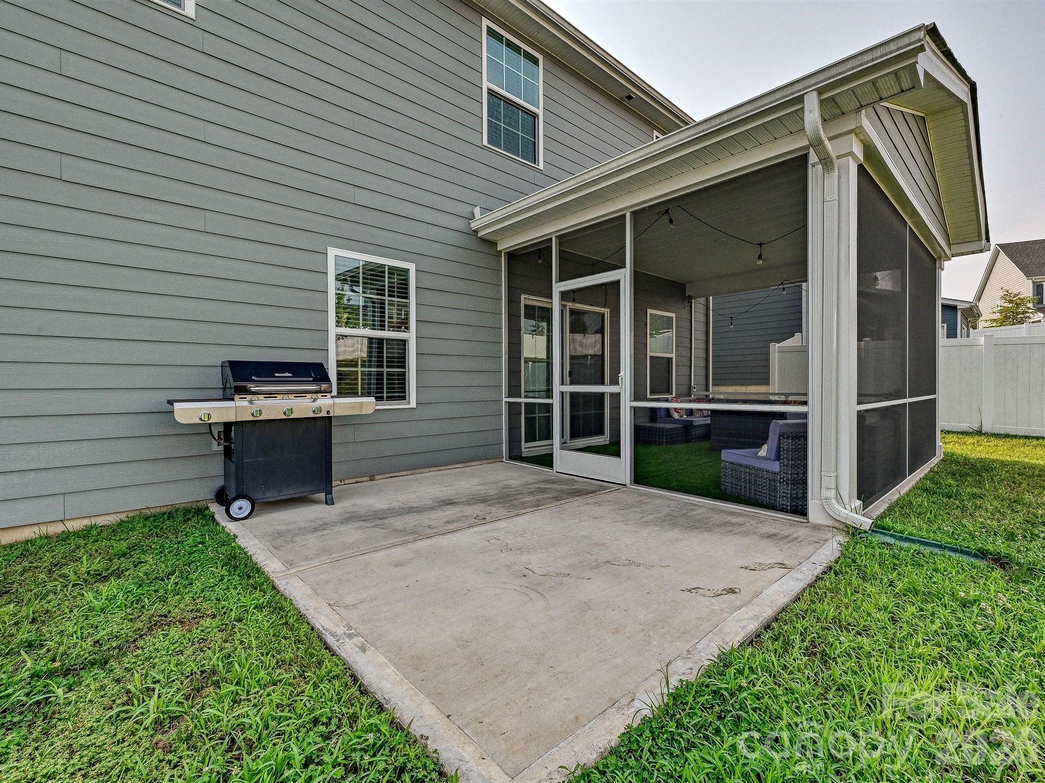 10016 Bowtie Lane Property Photo 33
