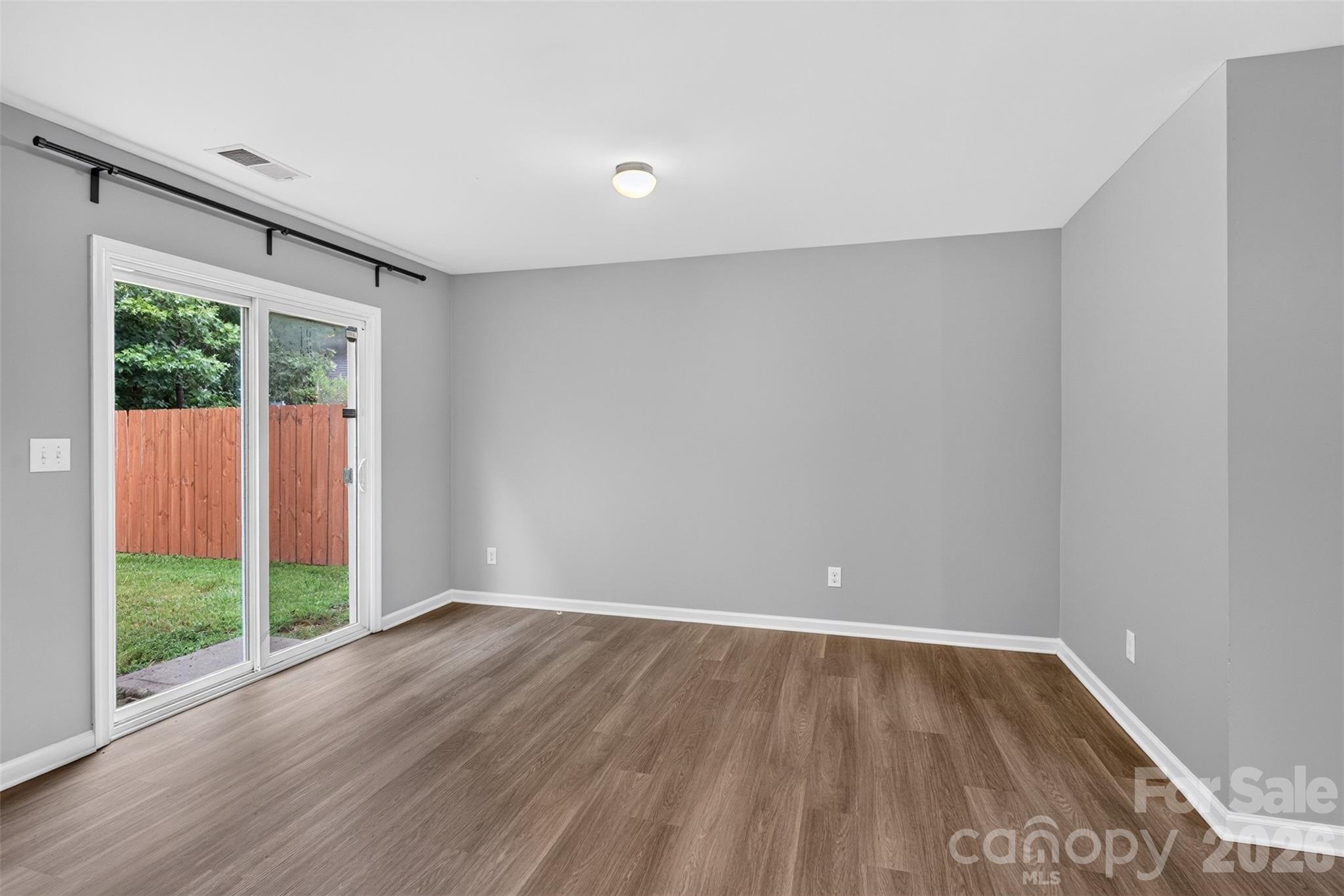 1648 Hooper Court Property Photo 7