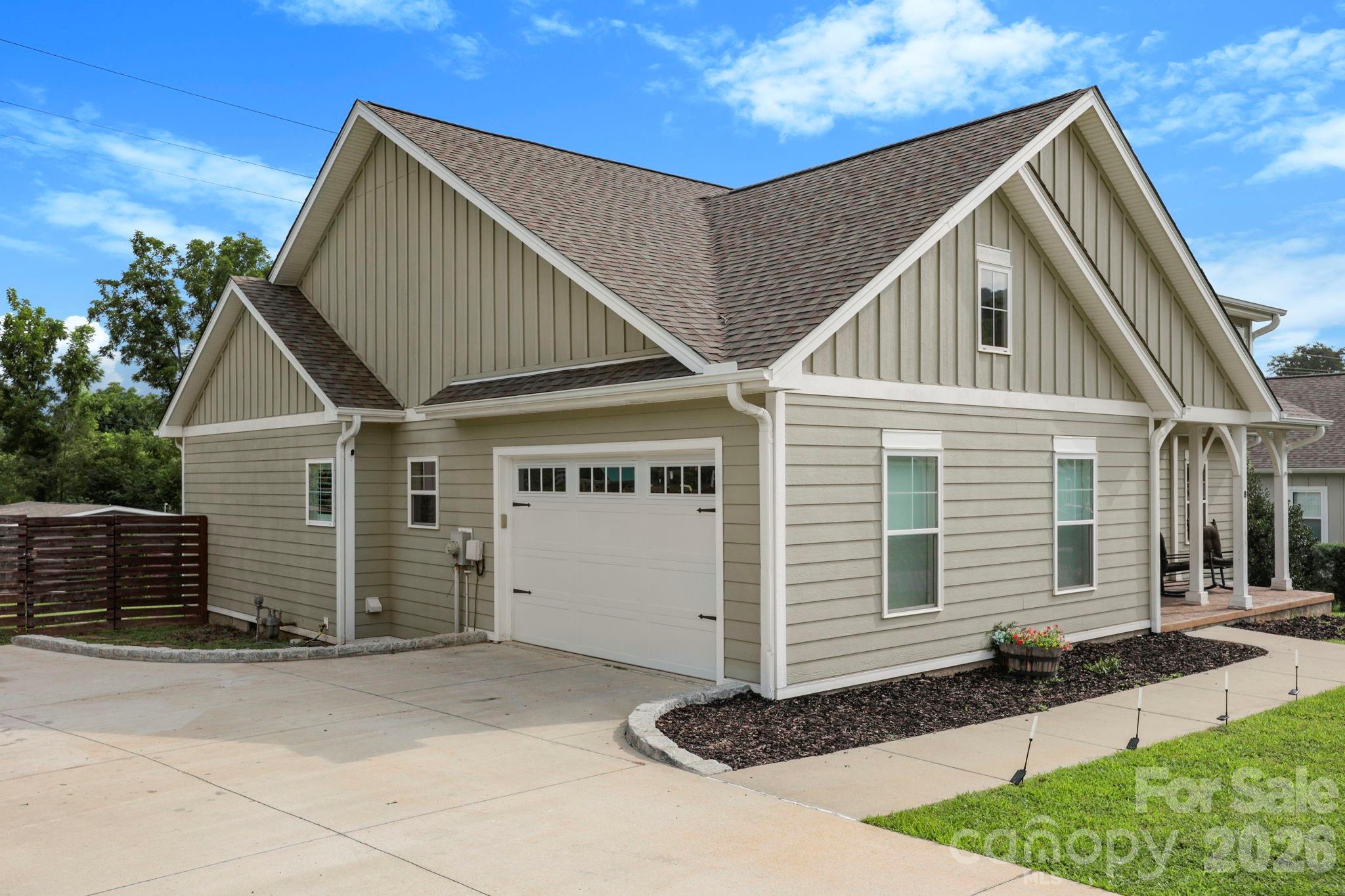 8 Vedder Way Property Photo 2