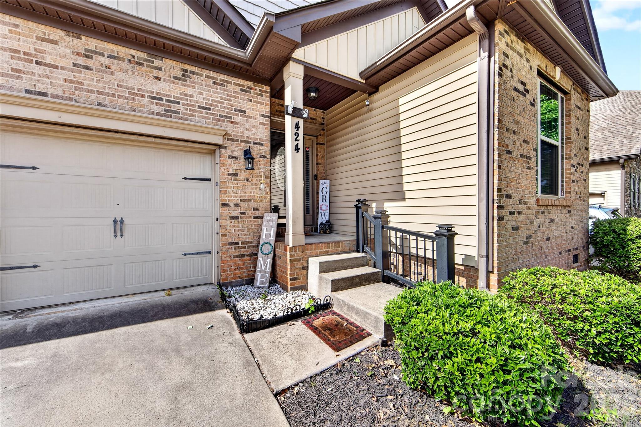424 Anvil Draw Place Property Photo 2