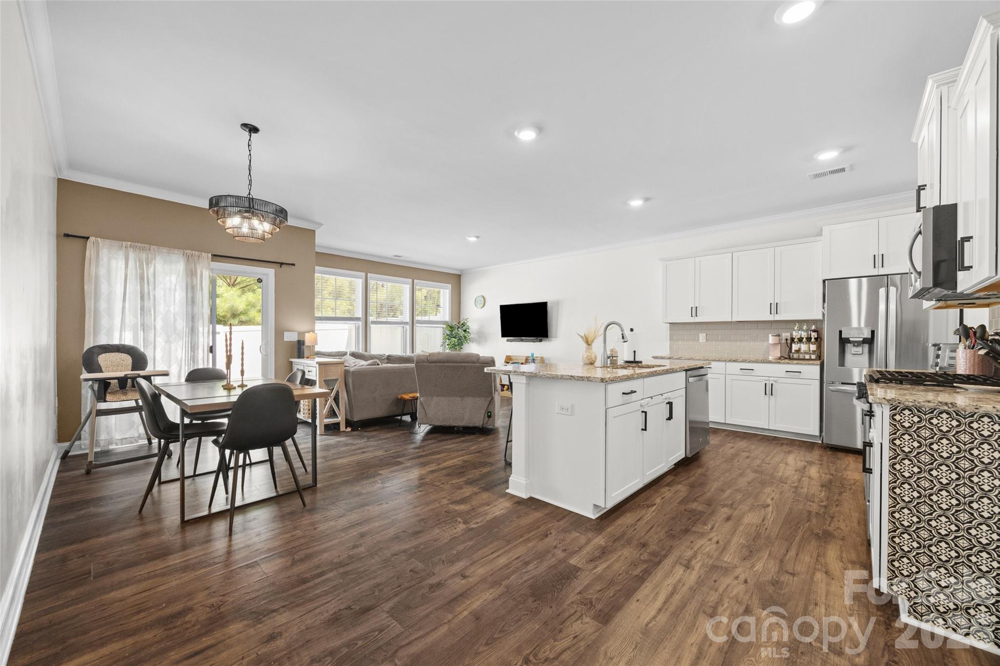 616 Altamonte Drive Property Photo 4