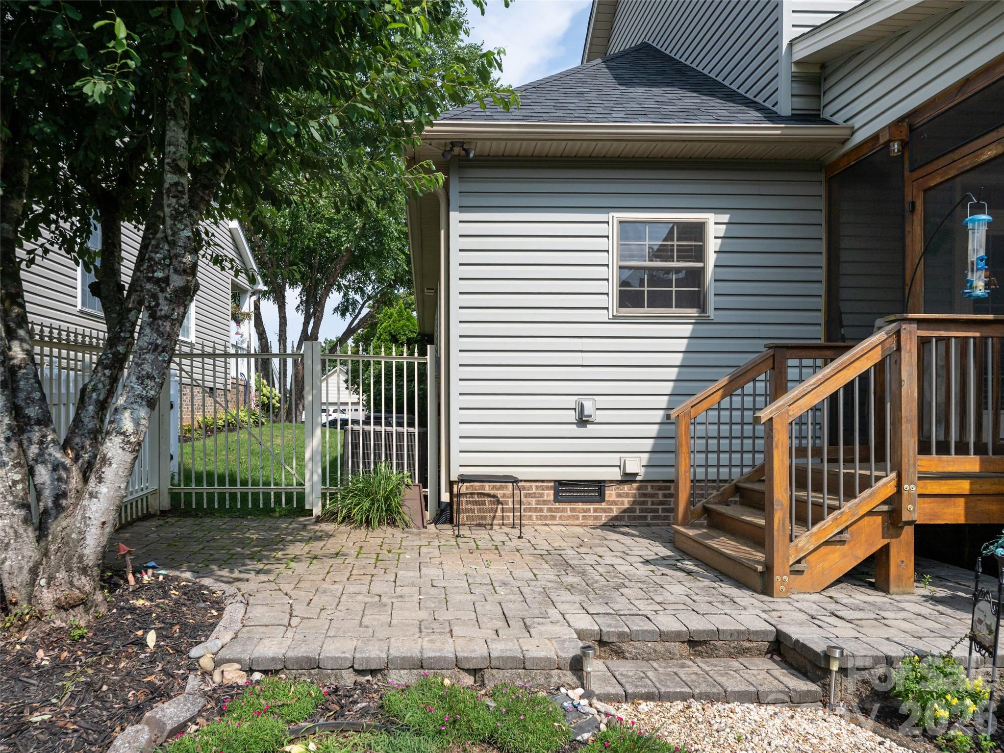 80 Driftstone Circle Property Photo 28