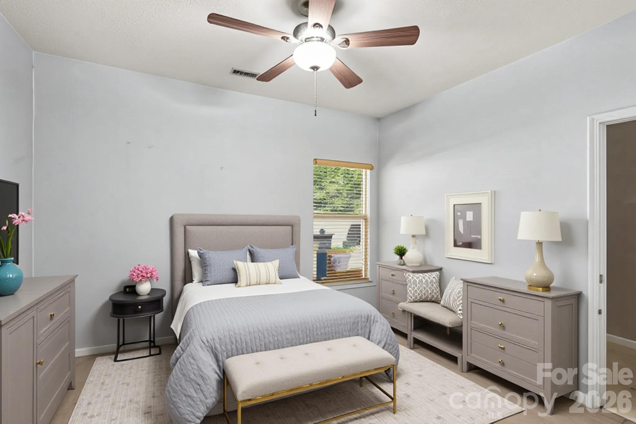 2729 Meadow Knoll Drive Property Photo 4