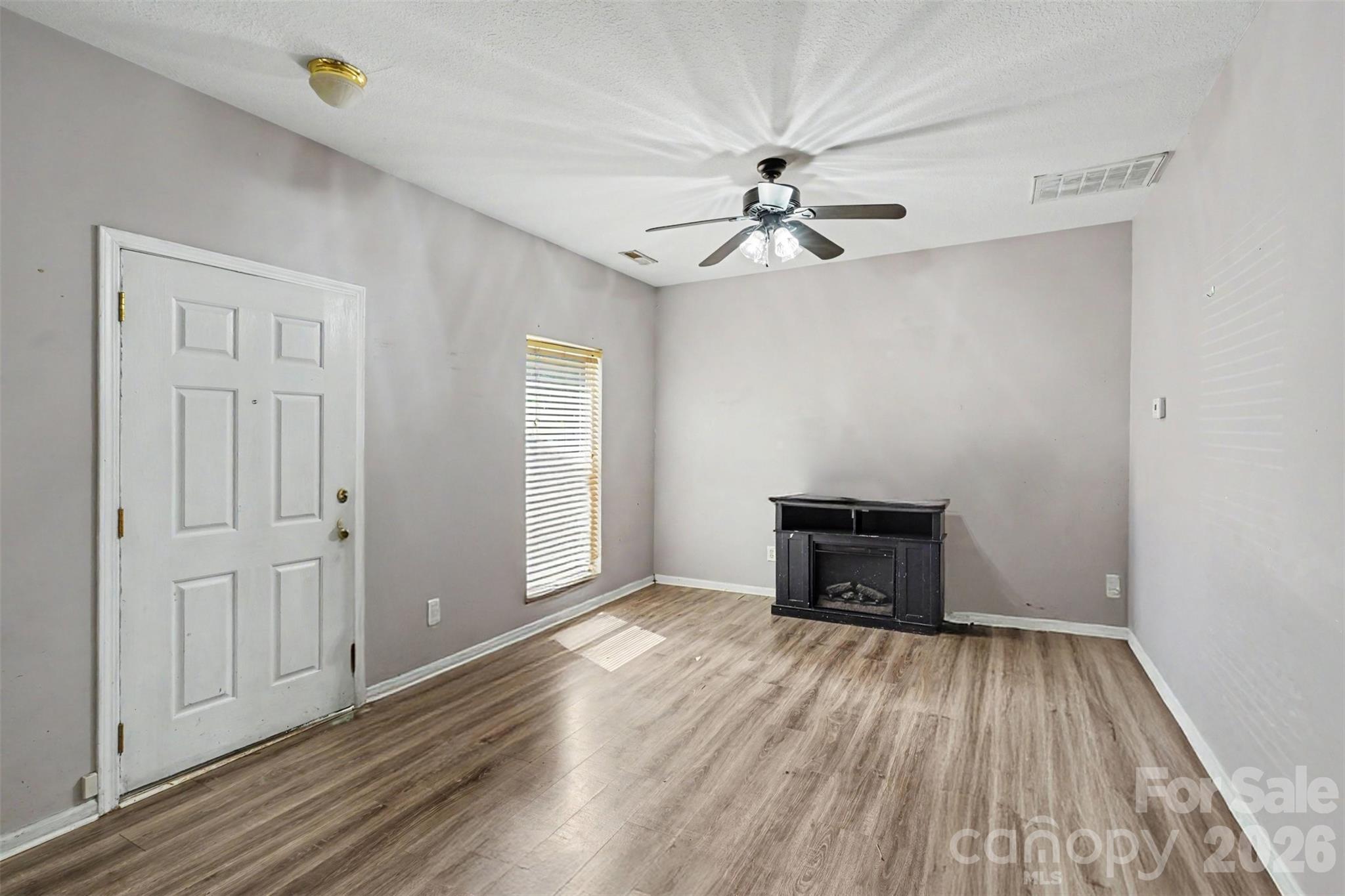 2729 Meadow Knoll Drive Property Photo 5