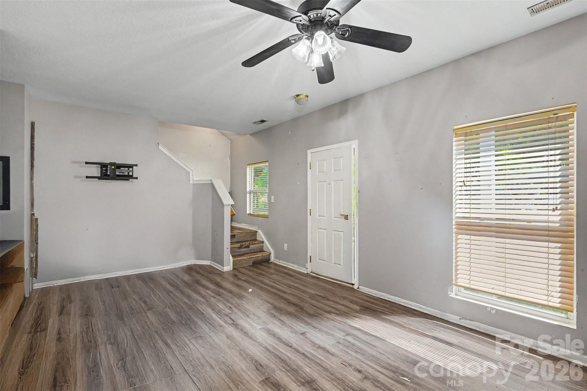 2729 Meadow Knoll Drive Property Photo 6