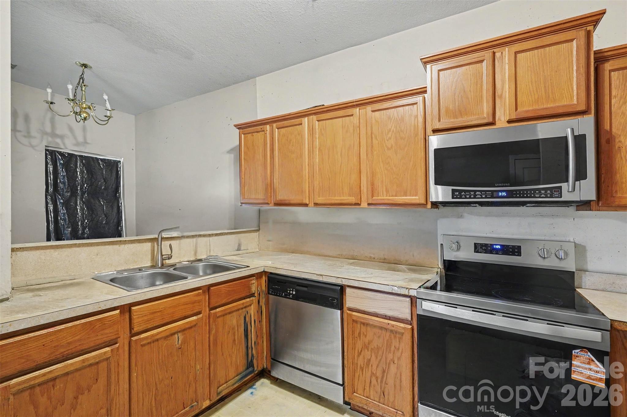 2729 Meadow Knoll Drive Property Photo 6