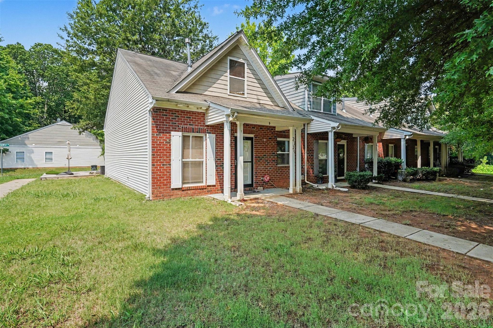 2729 Meadow Knoll Drive Property Photo 7