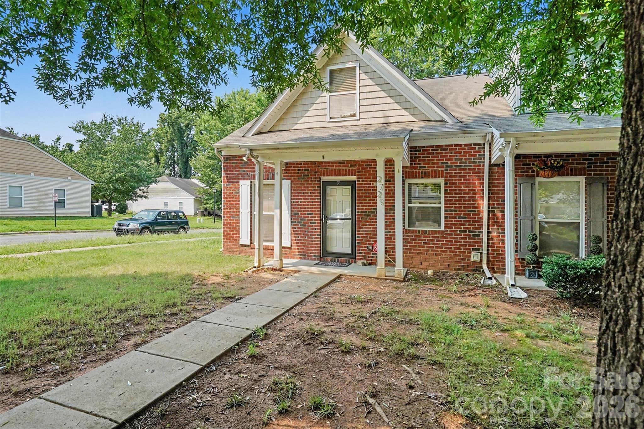 2729 Meadow Knoll Drive Property Photo 8