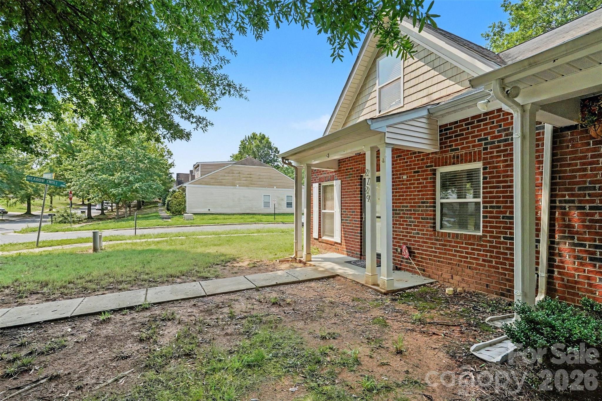 2729 Meadow Knoll Drive Property Photo 9