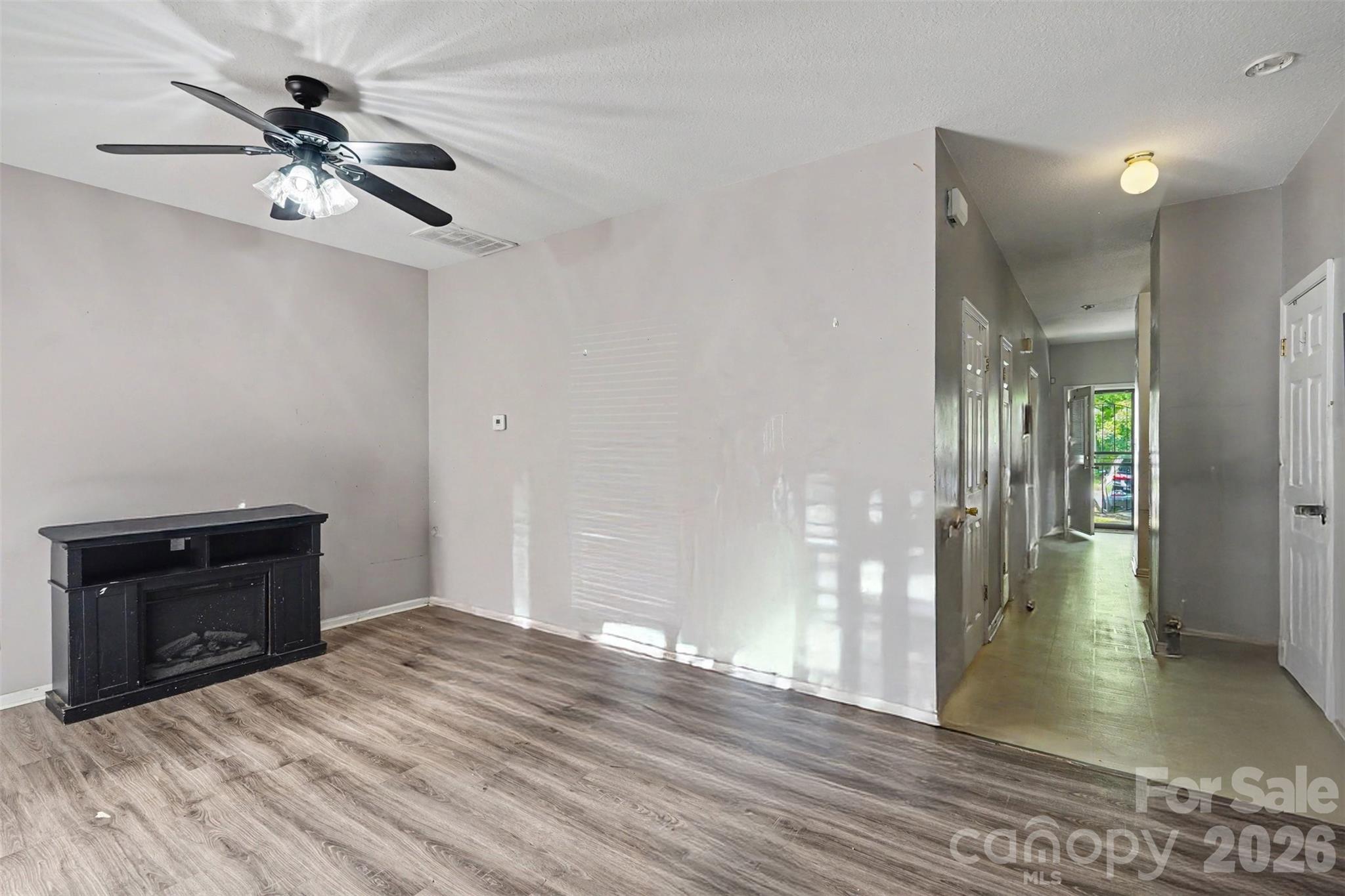 2729 Meadow Knoll Drive Property Photo 11