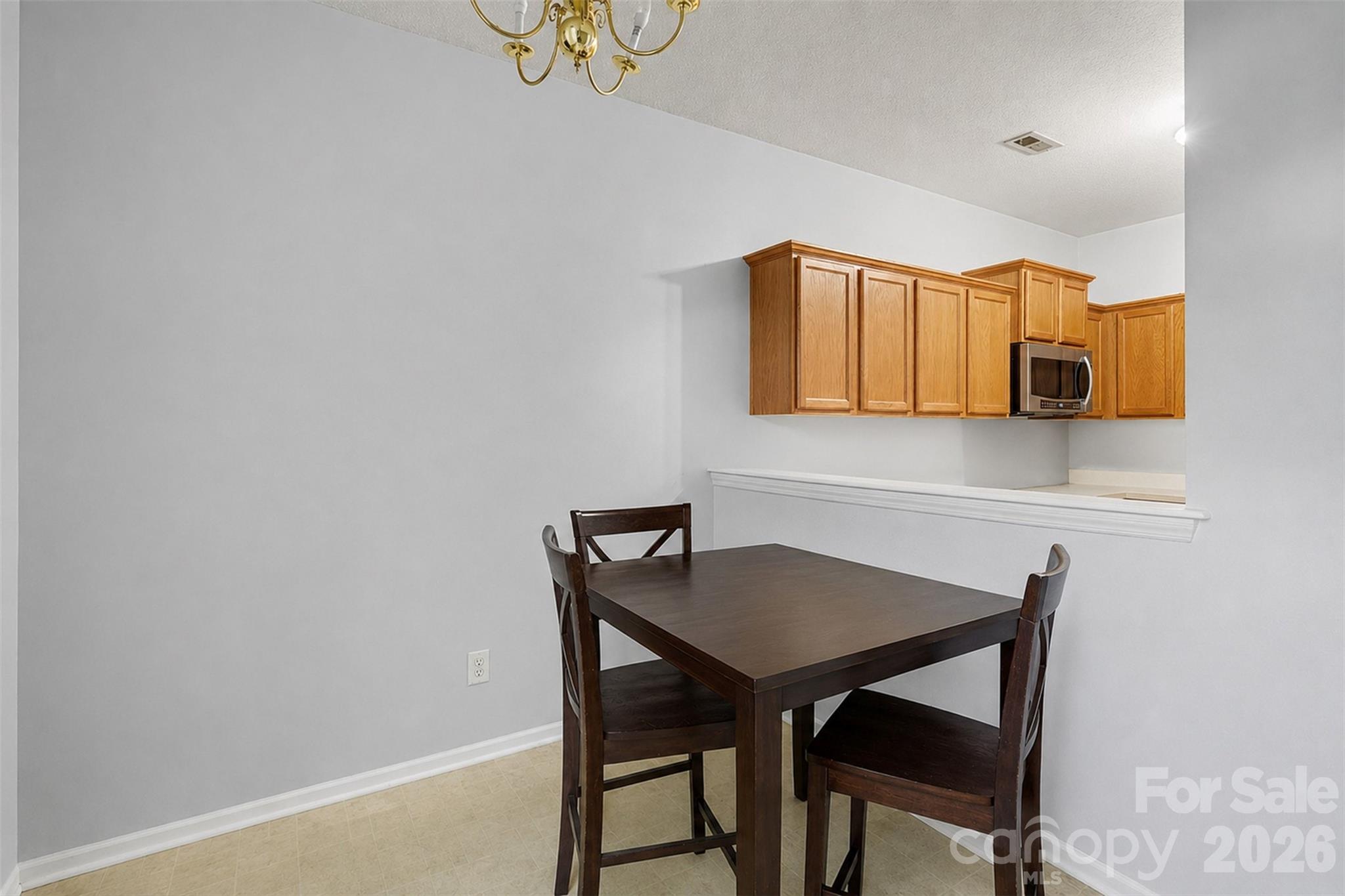 2729 Meadow Knoll Drive Property Photo 12