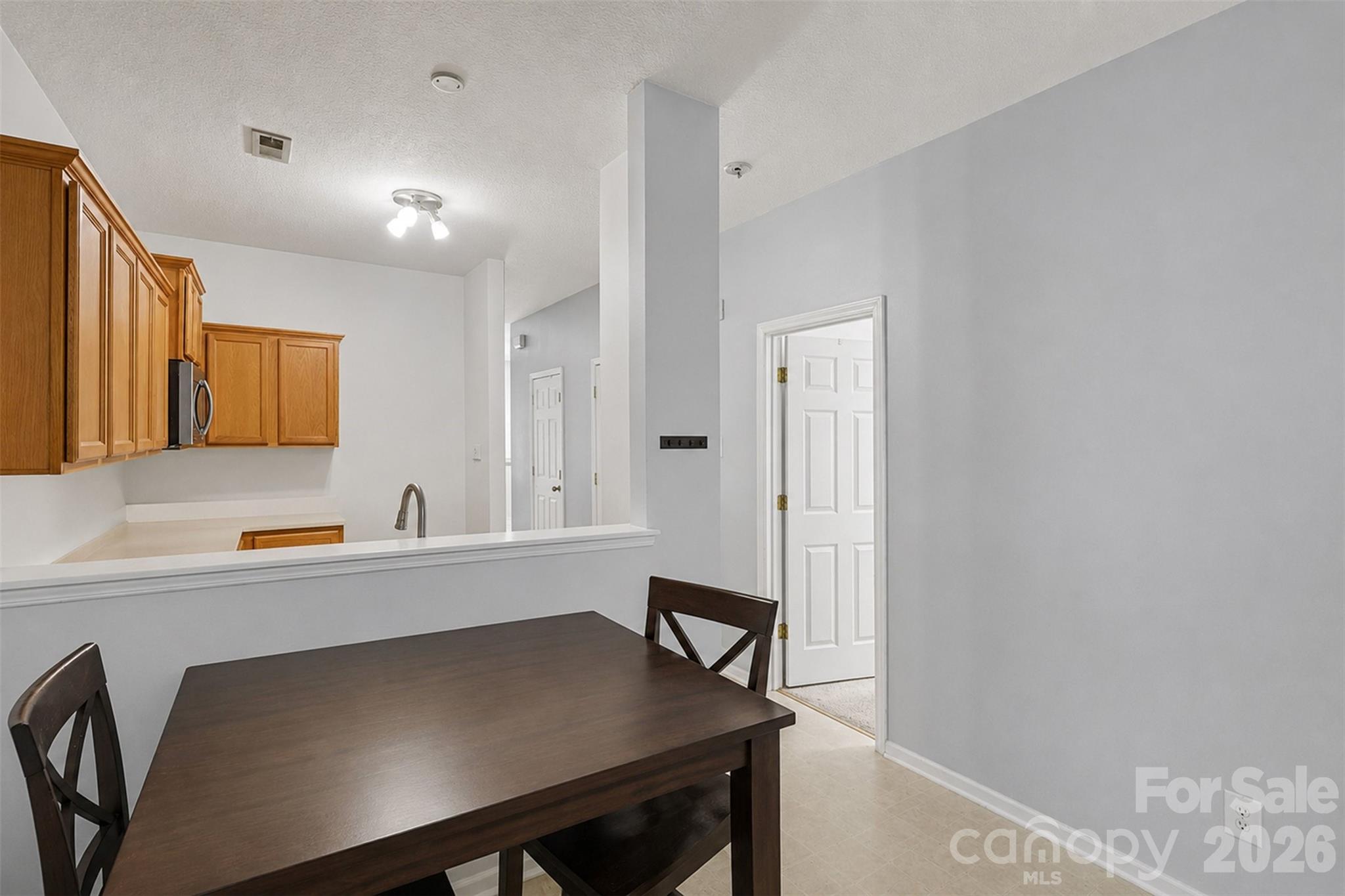 2729 Meadow Knoll Drive Property Photo 13