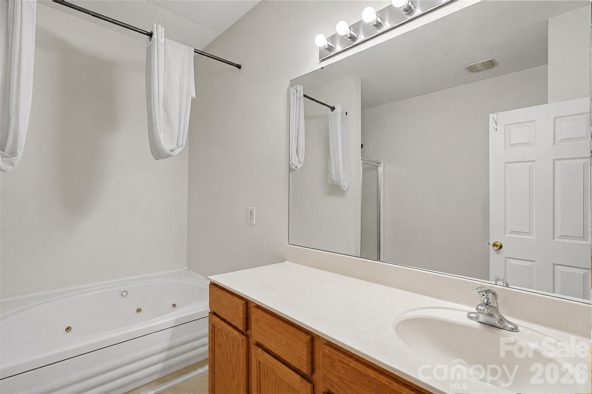 2729 Meadow Knoll Drive Property Photo 14