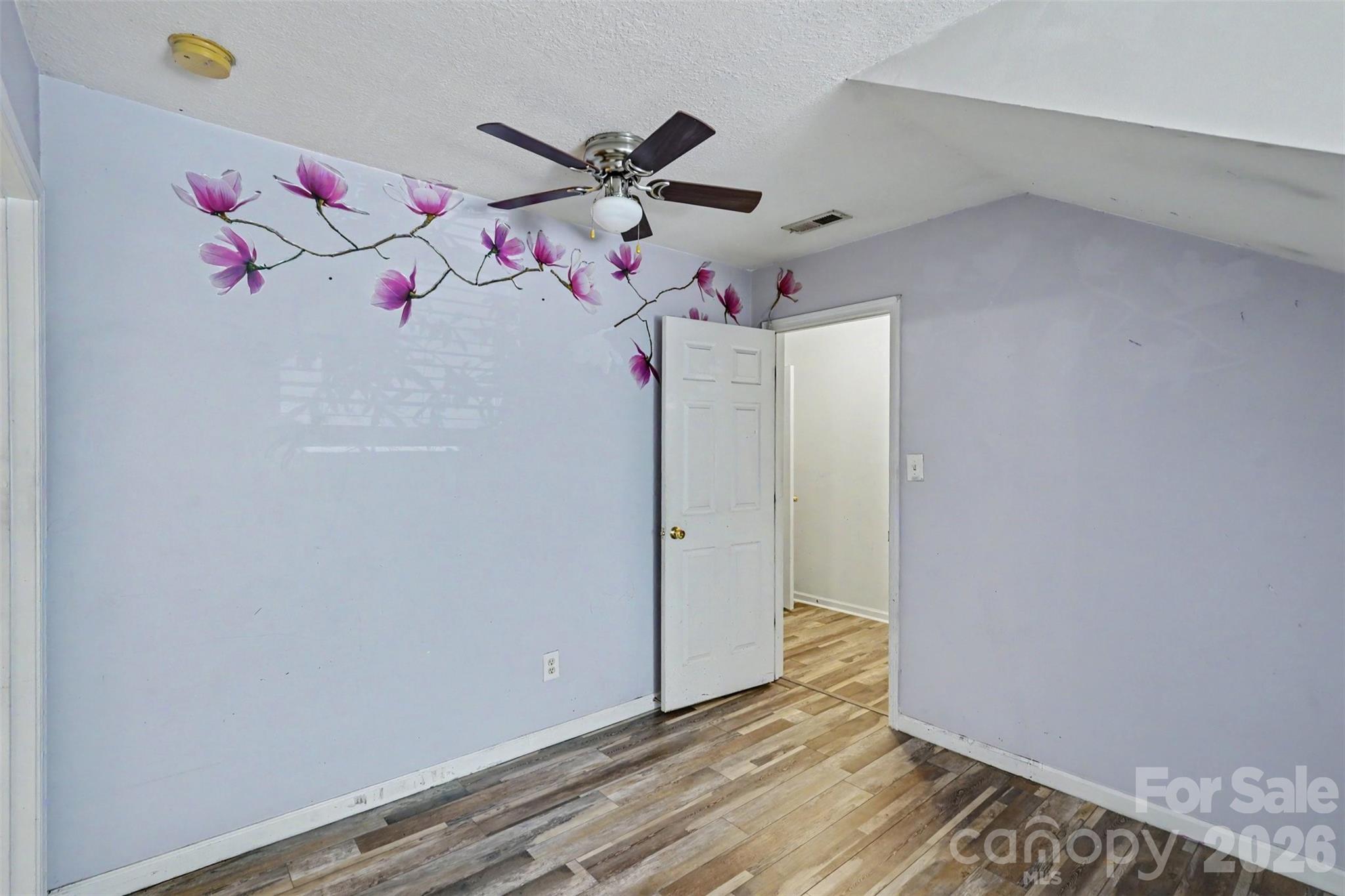 2729 Meadow Knoll Drive Property Photo 18