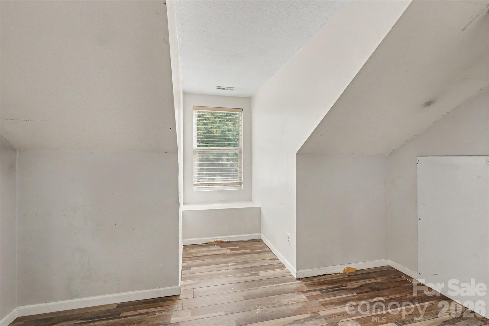 2729 Meadow Knoll Drive Property Photo 24