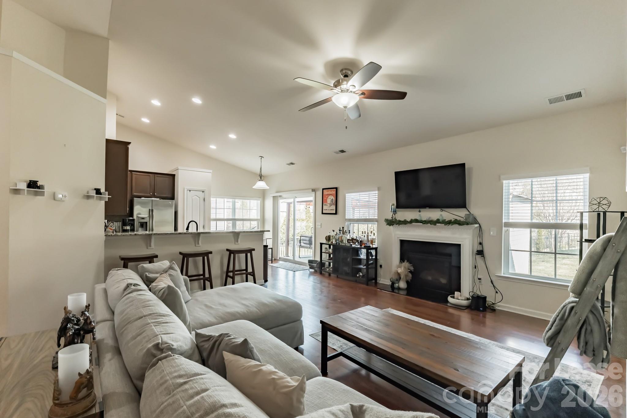 5826 Castlecove Road Property Photo 4