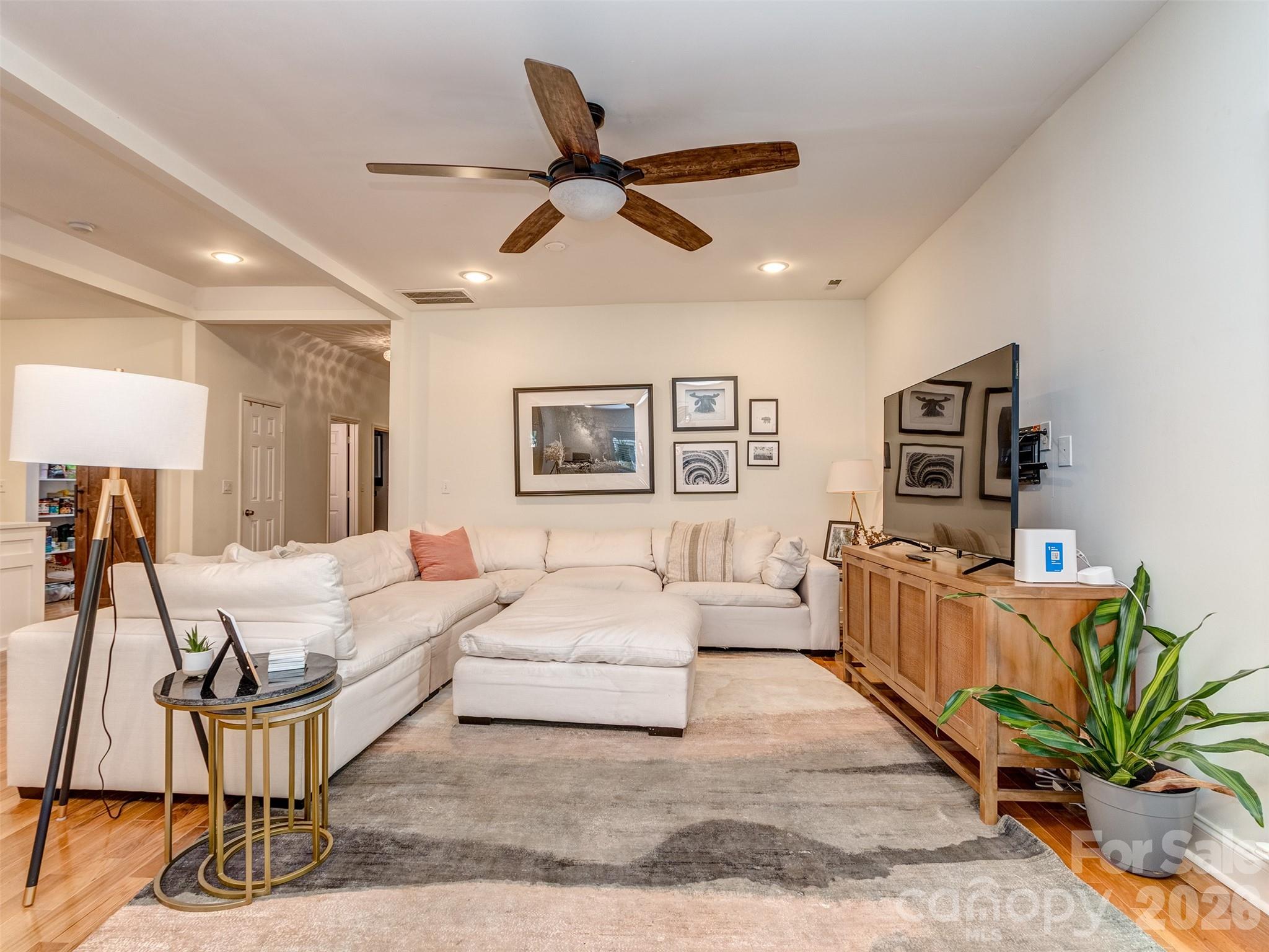 1221 Kennon Street Property Photo 6
