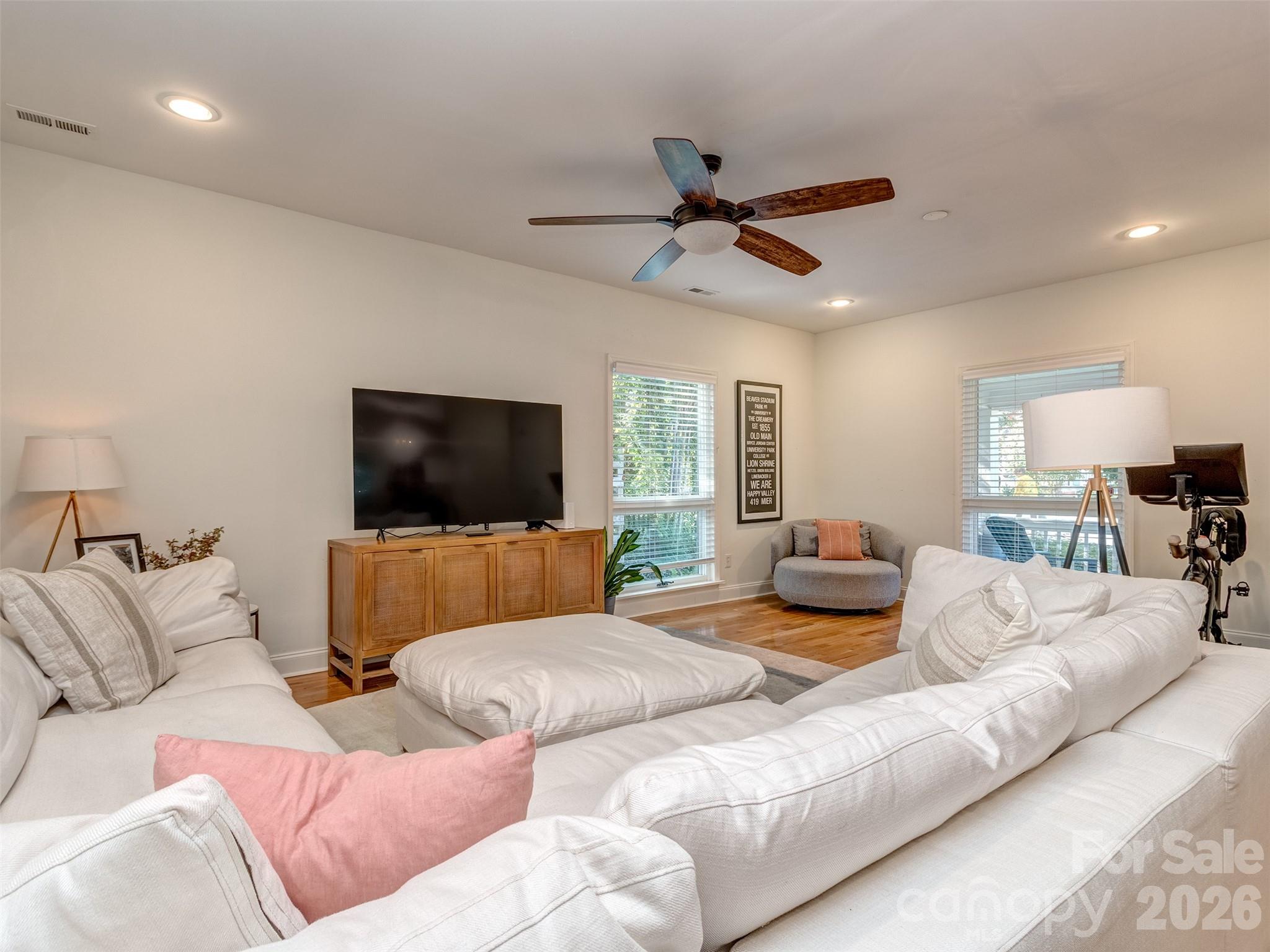 1221 Kennon Street Property Photo 8