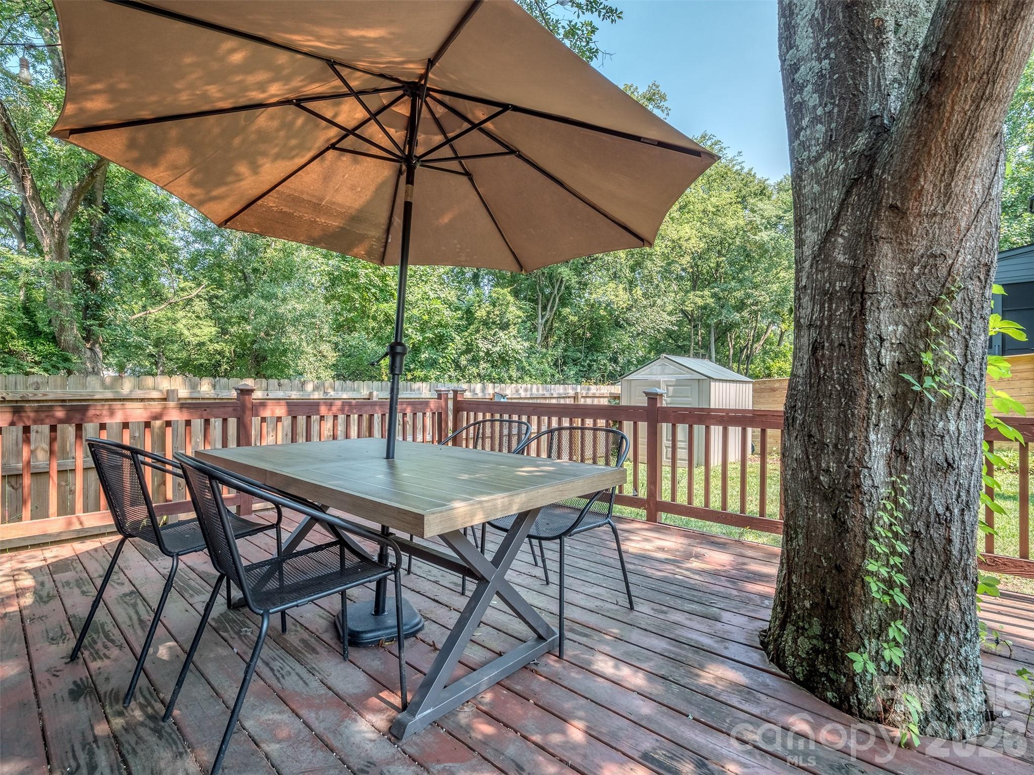 1221 Kennon Street Property Photo 28