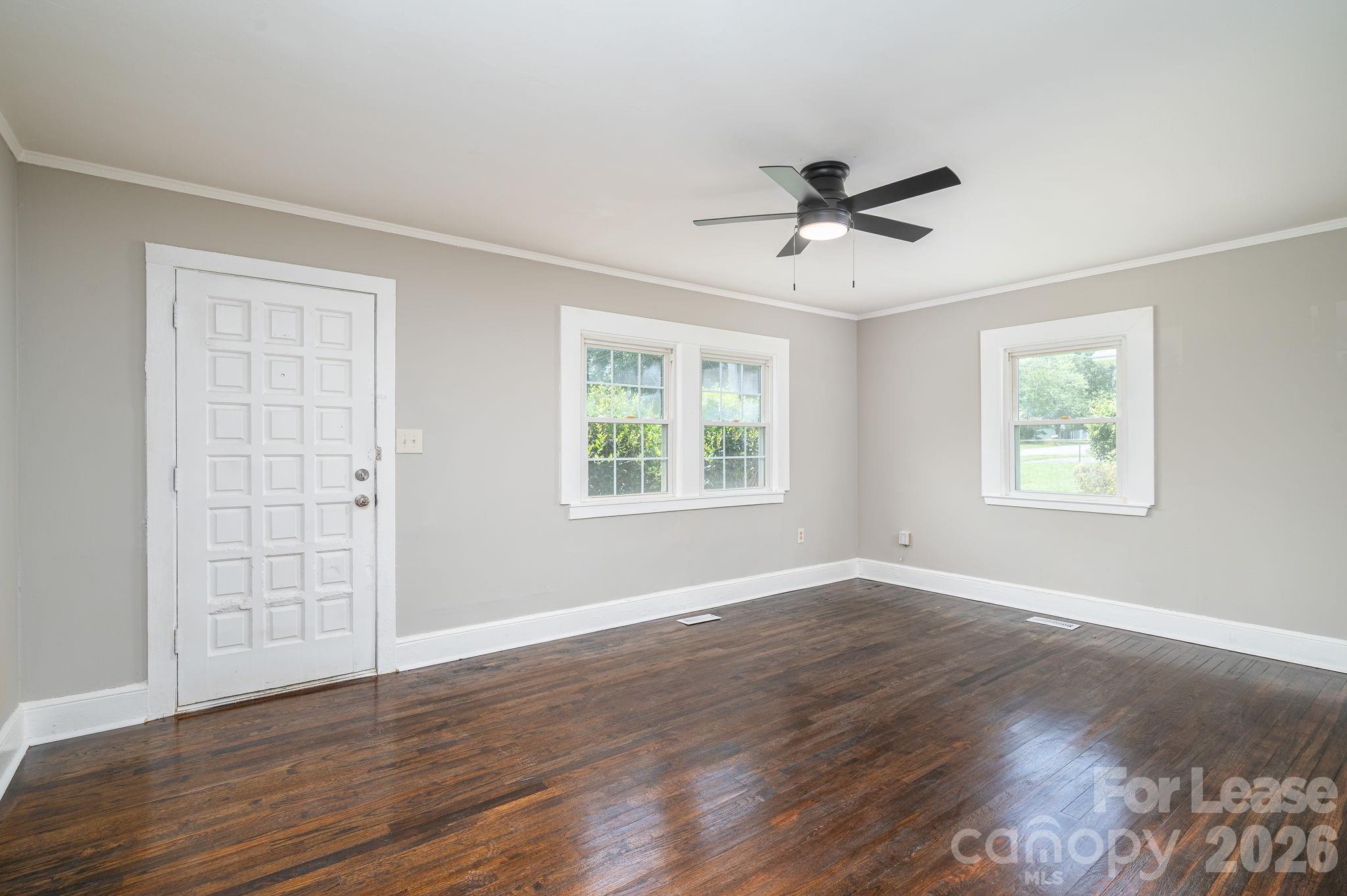 913 Edgemont Avenue Property Photo 2