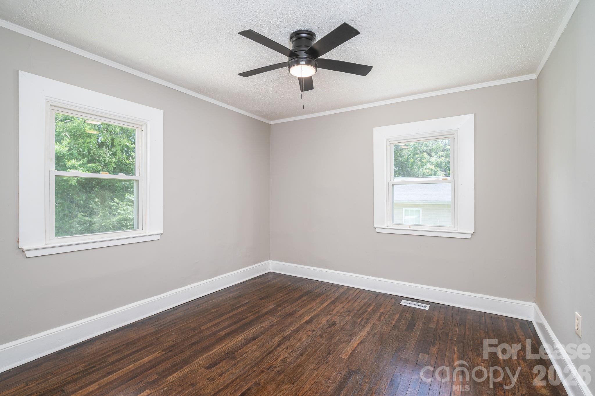 913 Edgemont Avenue Property Photo 5