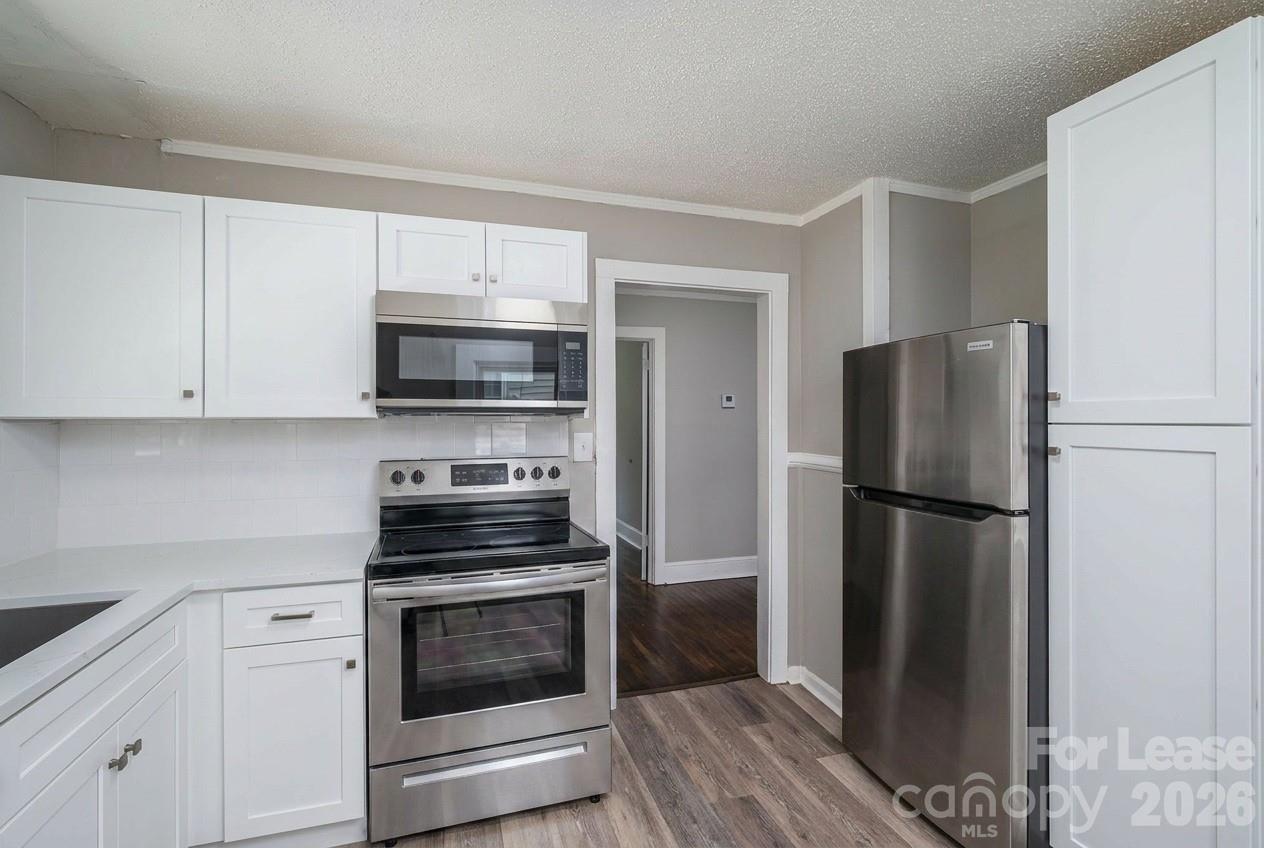 913 Edgemont Avenue Property Photo 7
