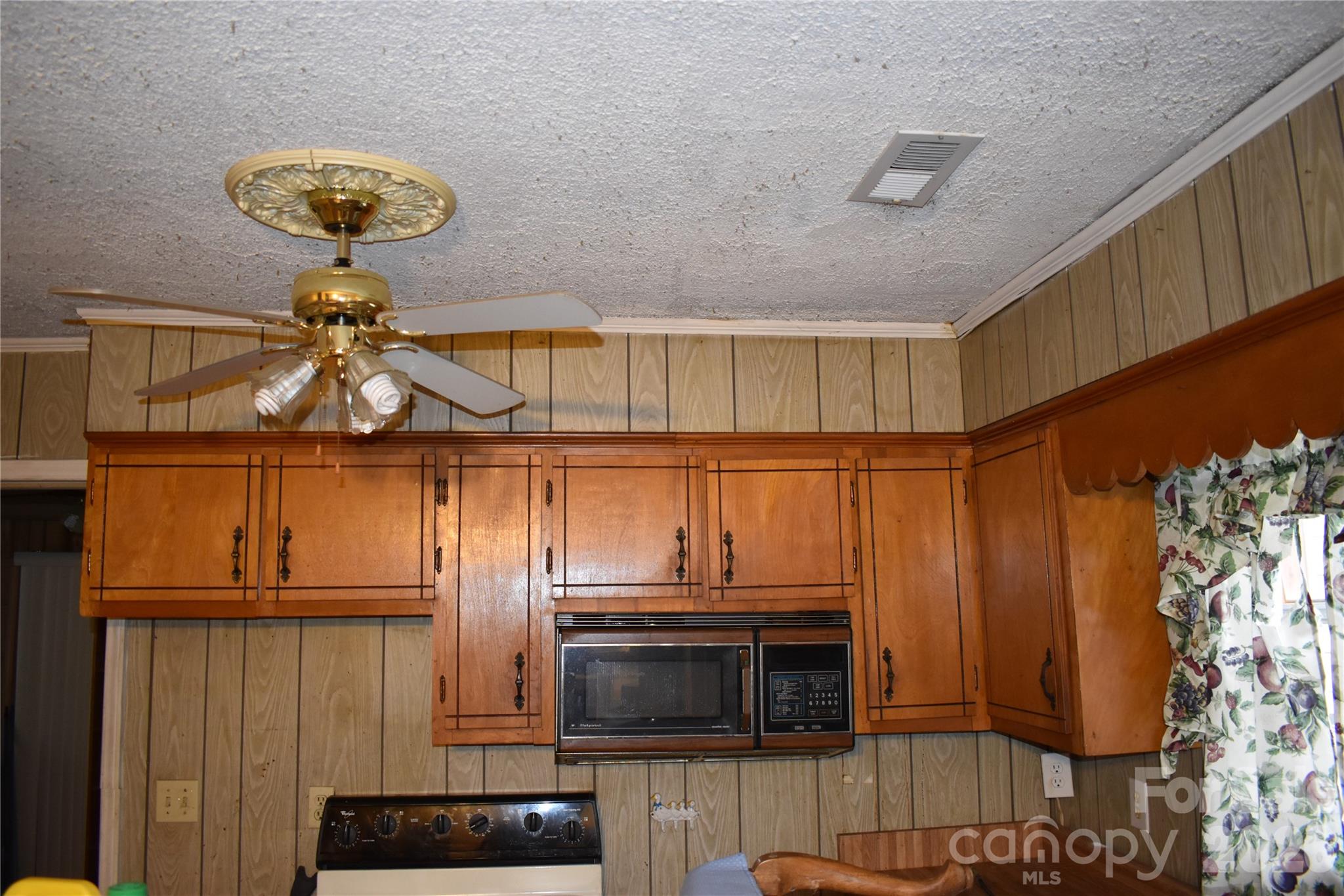 115 Weeks Road Property Photo 11