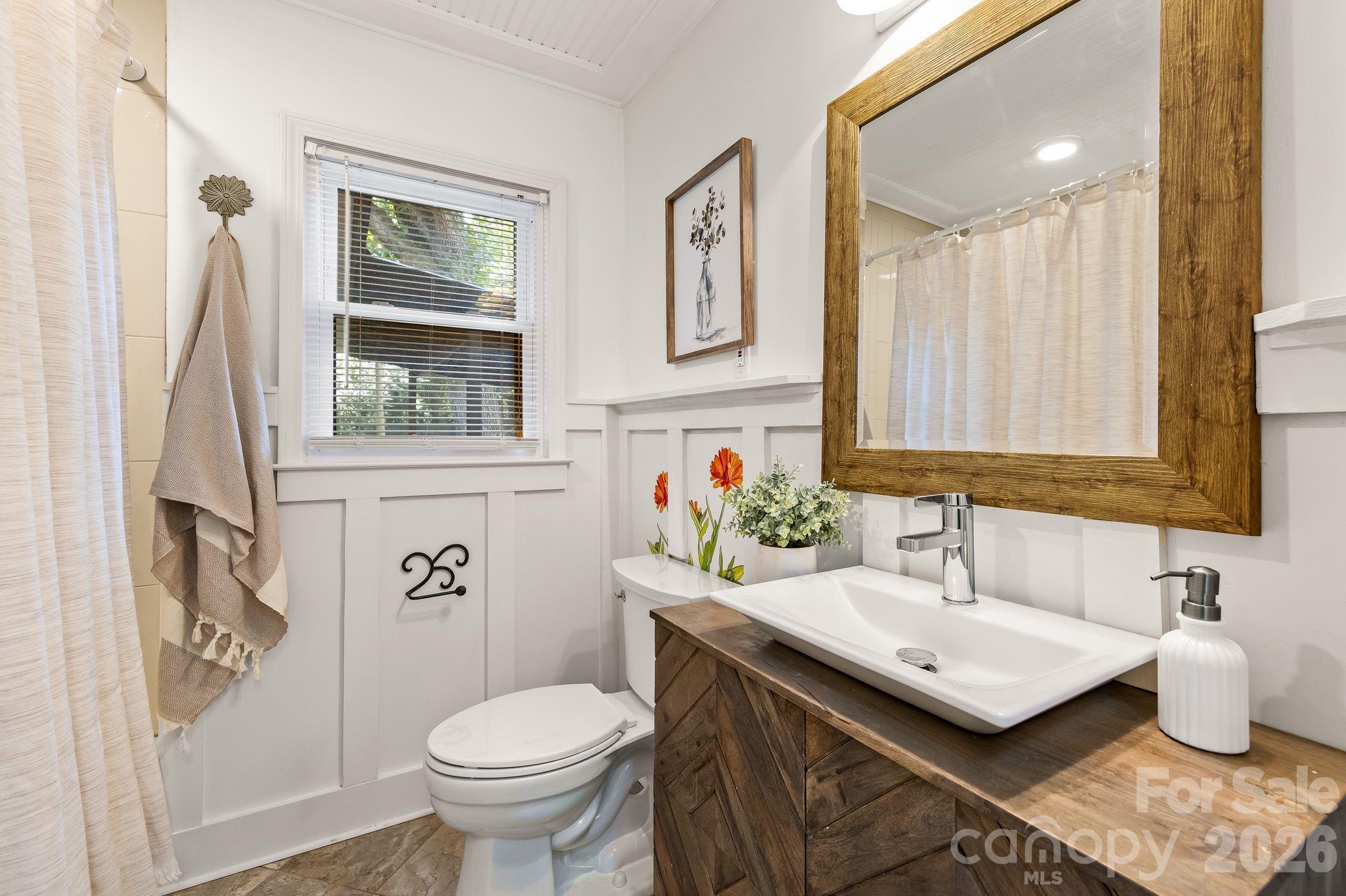 2220 Arnold Drive Property Photo 8