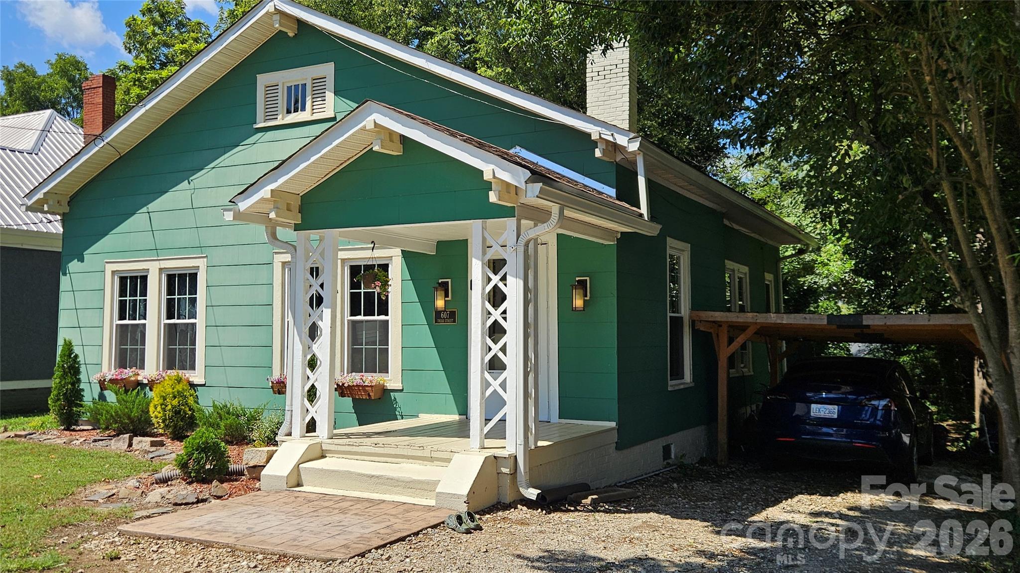 607 3rd Street Property Photo 2