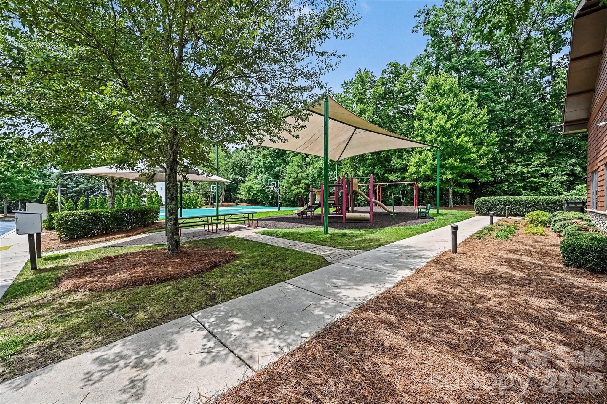 2316 Celandine Way Property Photo 35