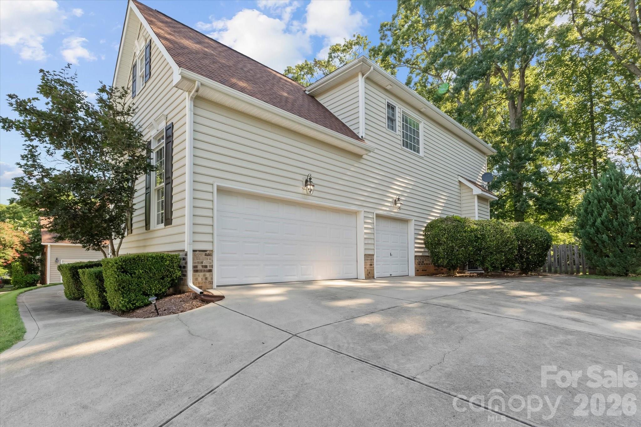 228 Forest Walk Way Property Photo 2