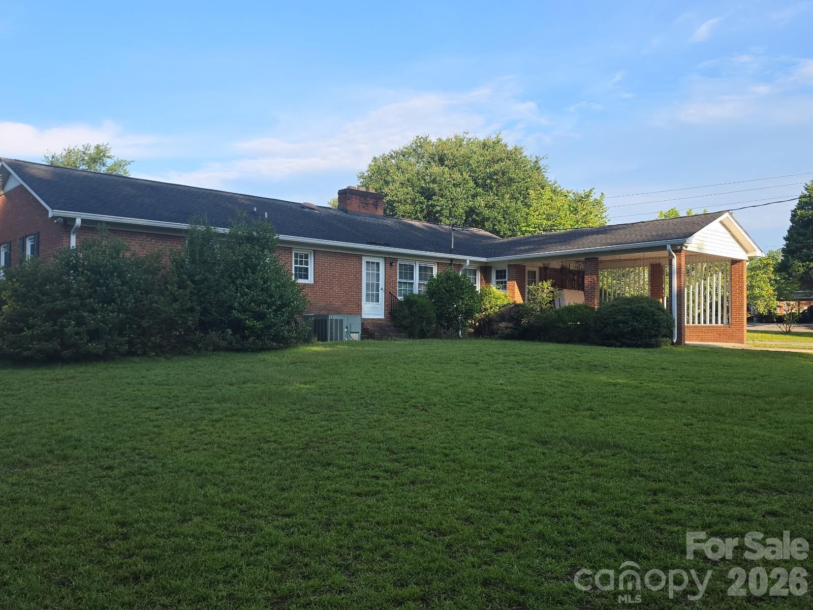 401 S Hickory Street Property Photo 2