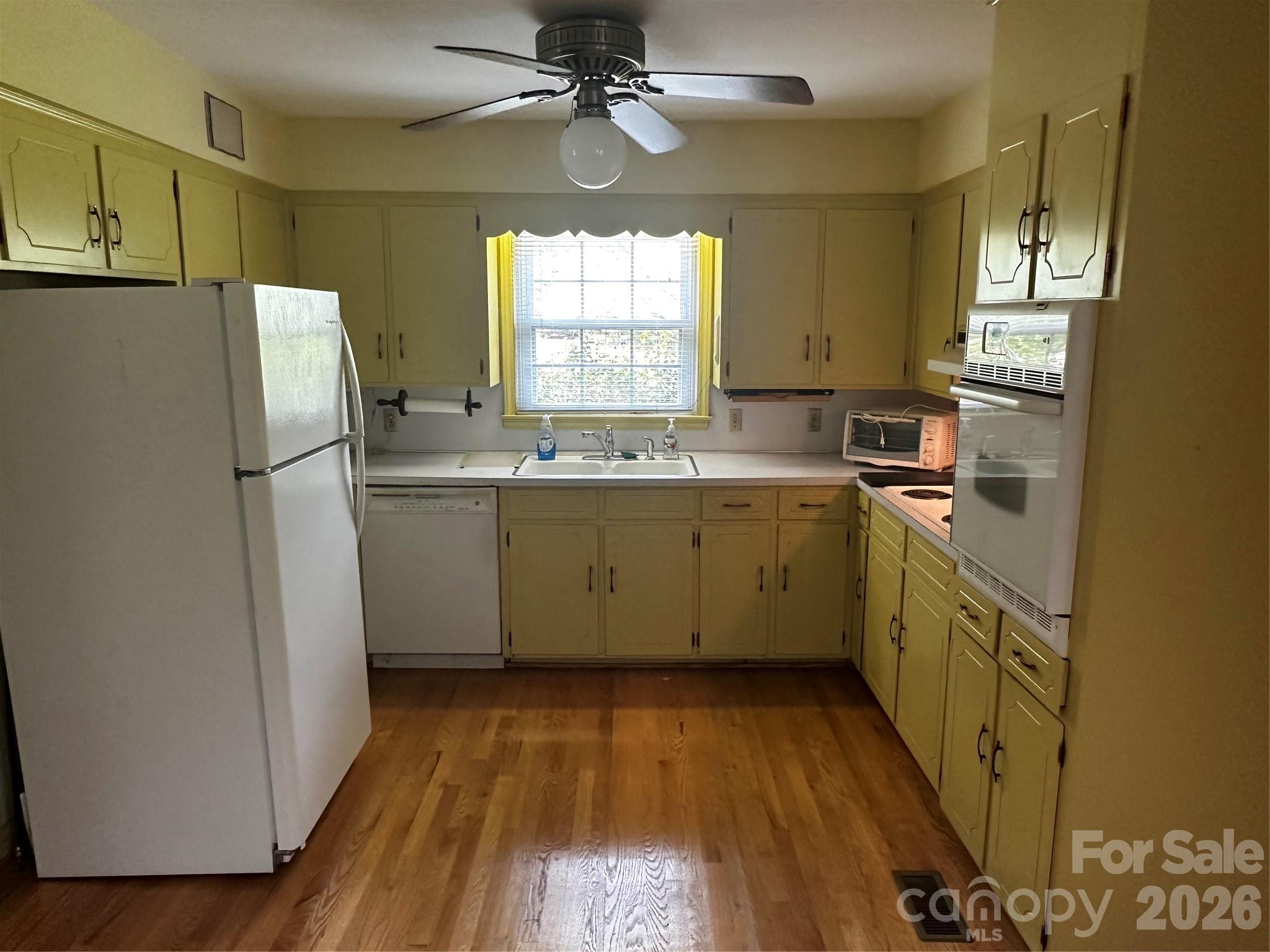 401 S Hickory Street Property Photo 4