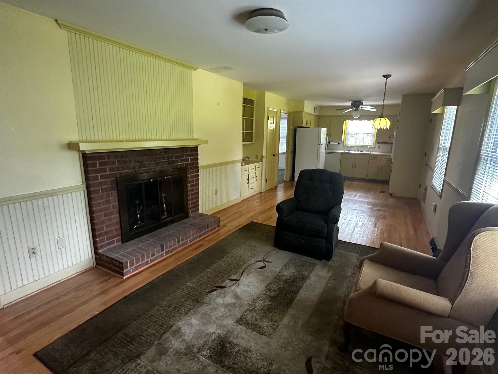 401 S Hickory Street Property Photo 6