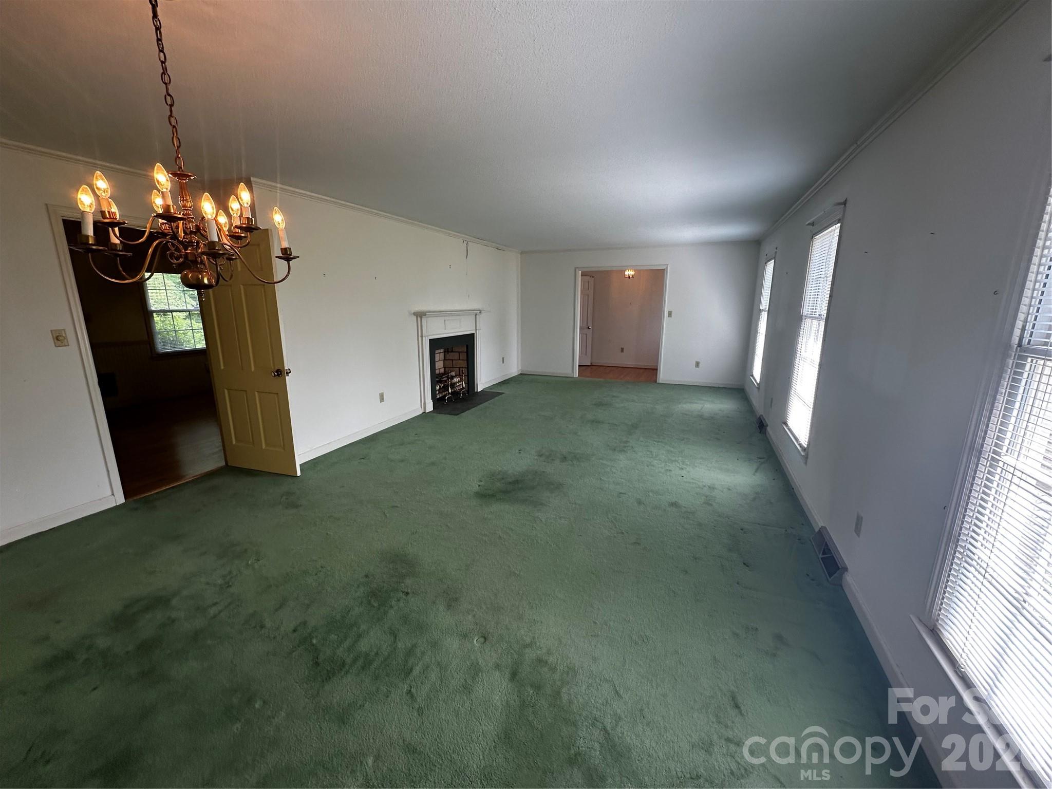 401 S Hickory Street Property Photo 8