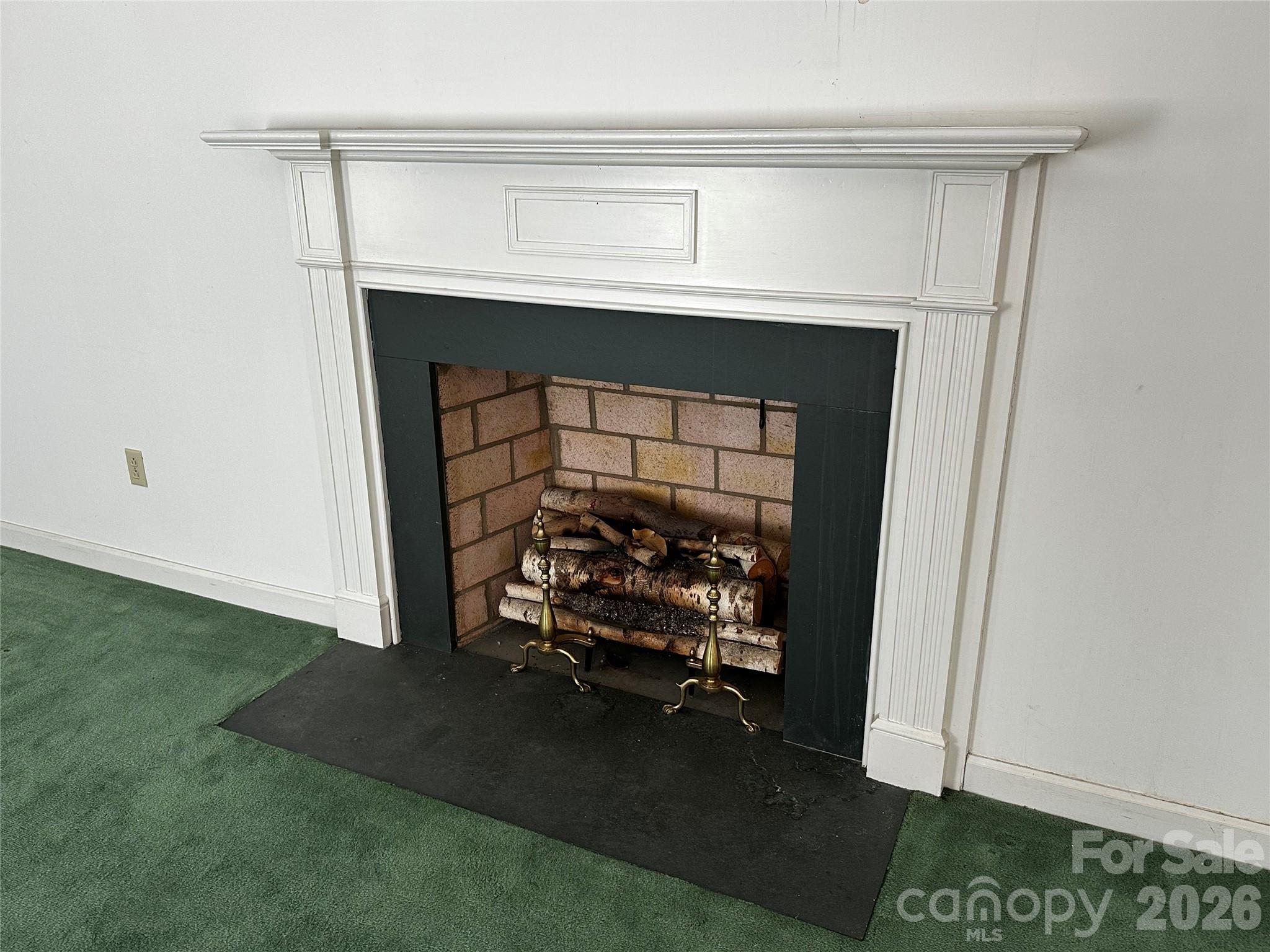 401 S Hickory Street Property Photo 9